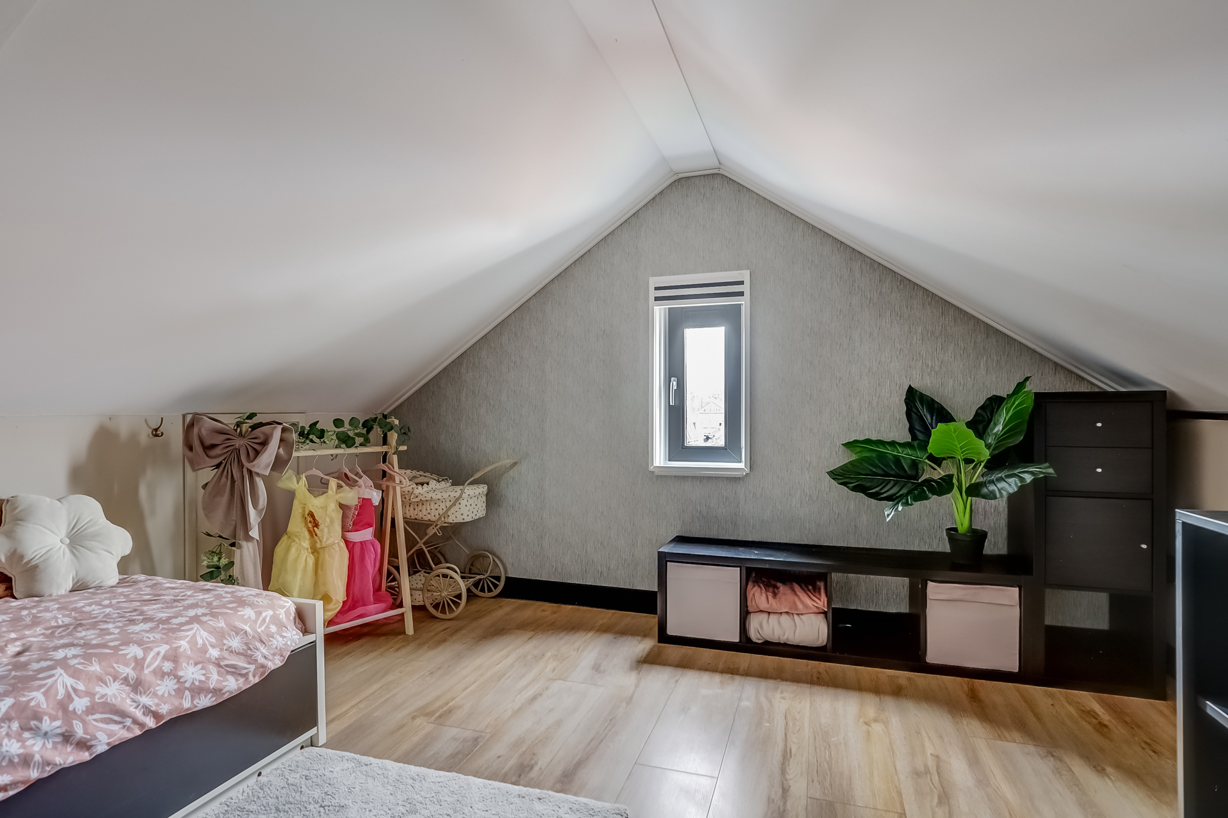 '$houseDetails->street_name'.' '.'$houseDetails->number'