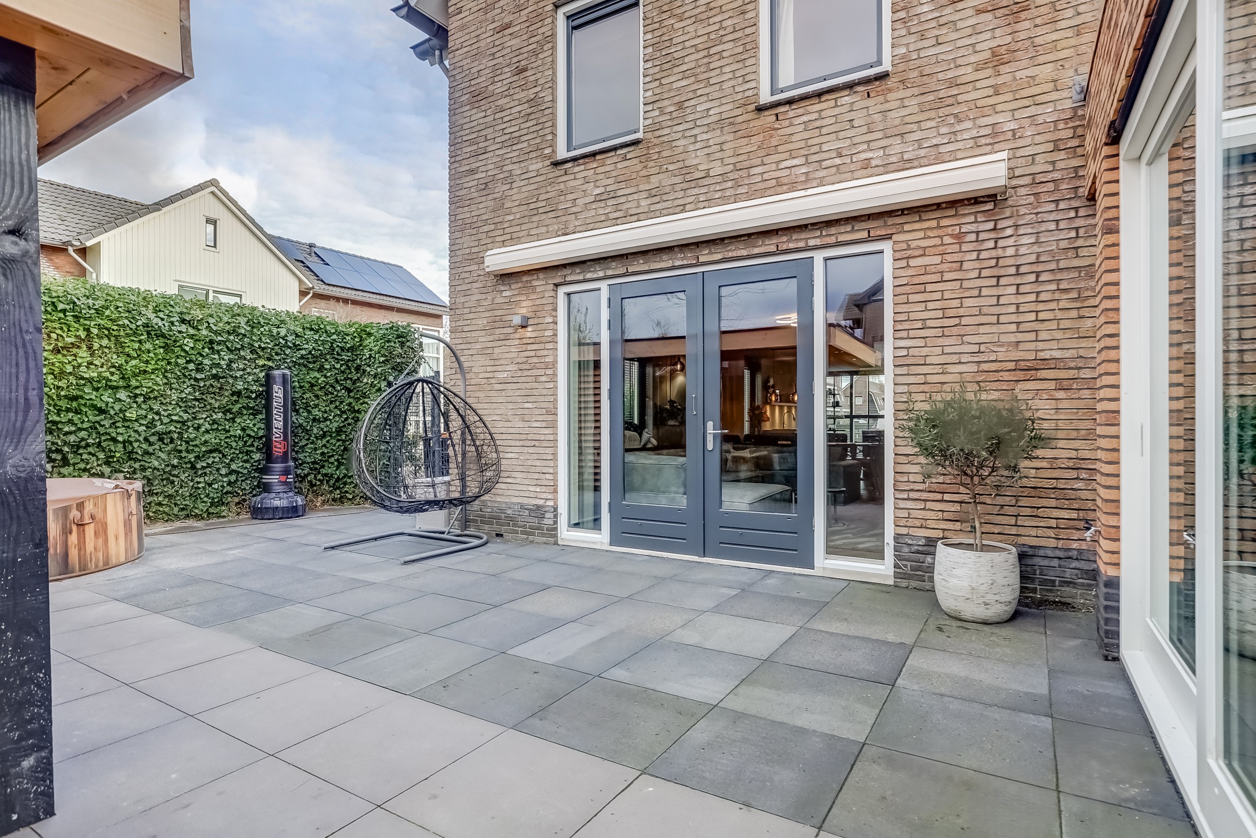 '$houseDetails->street_name'.' '.'$houseDetails->number'