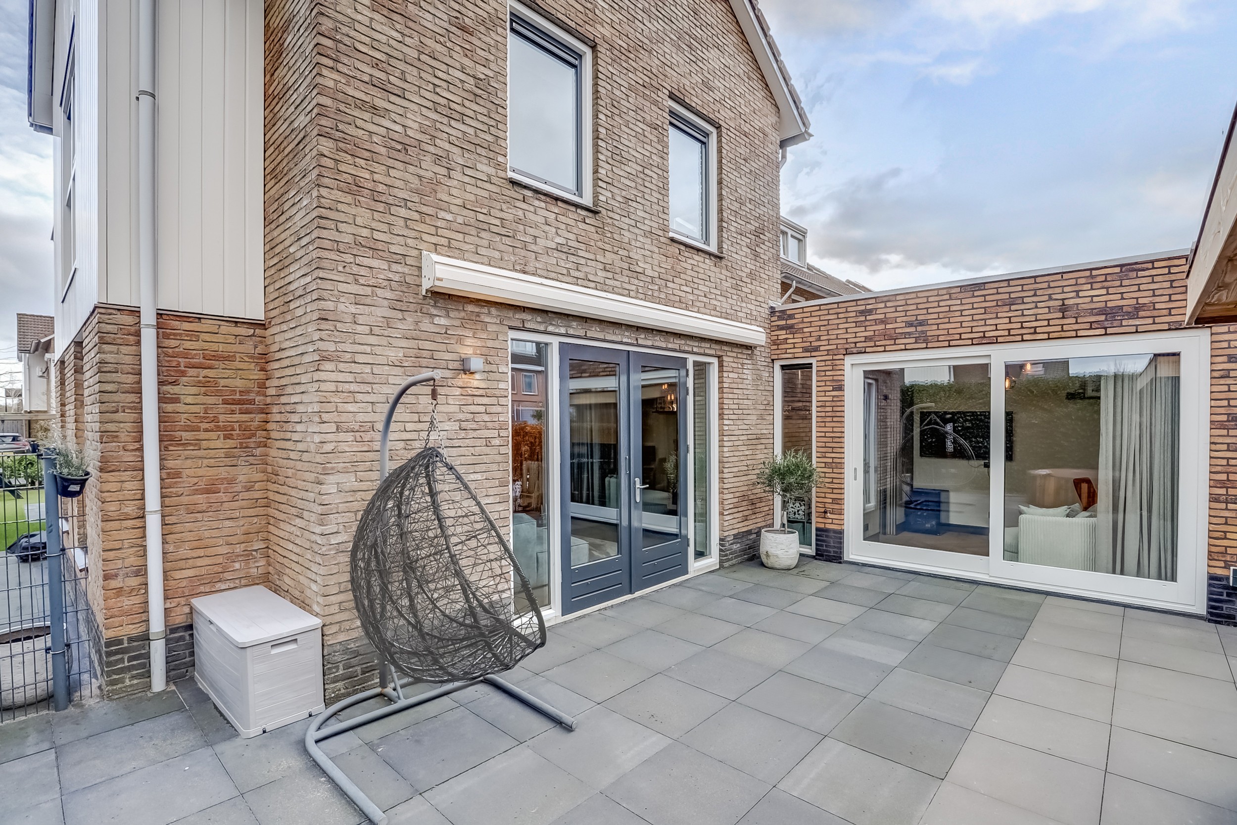 '$houseDetails->street_name'.' '.'$houseDetails->number'