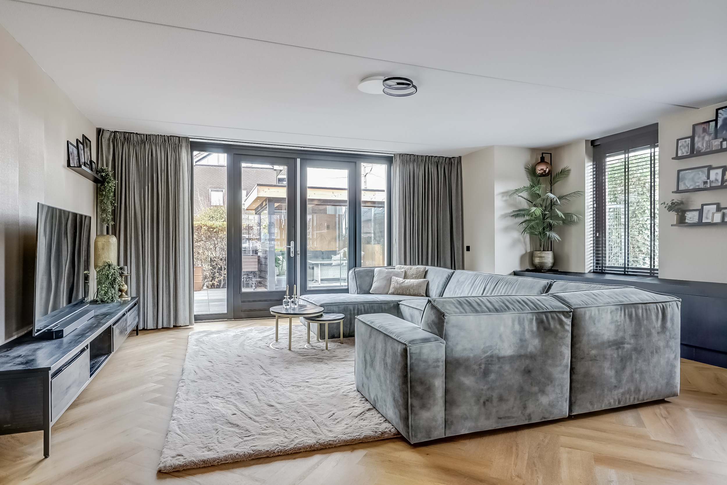 '$houseDetails->street_name'.' '.'$houseDetails->number'