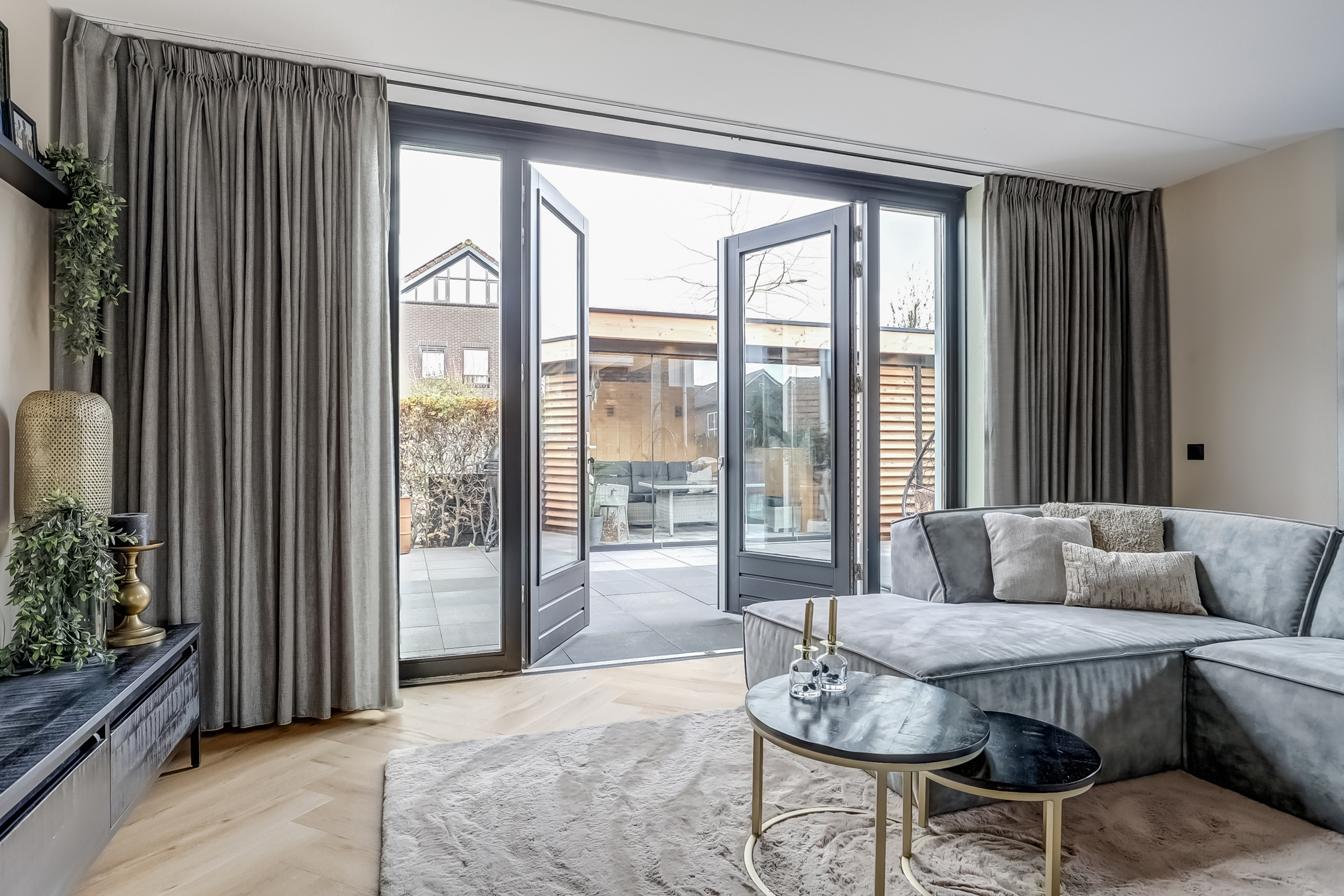 '$houseDetails->street_name'.' '.'$houseDetails->number'