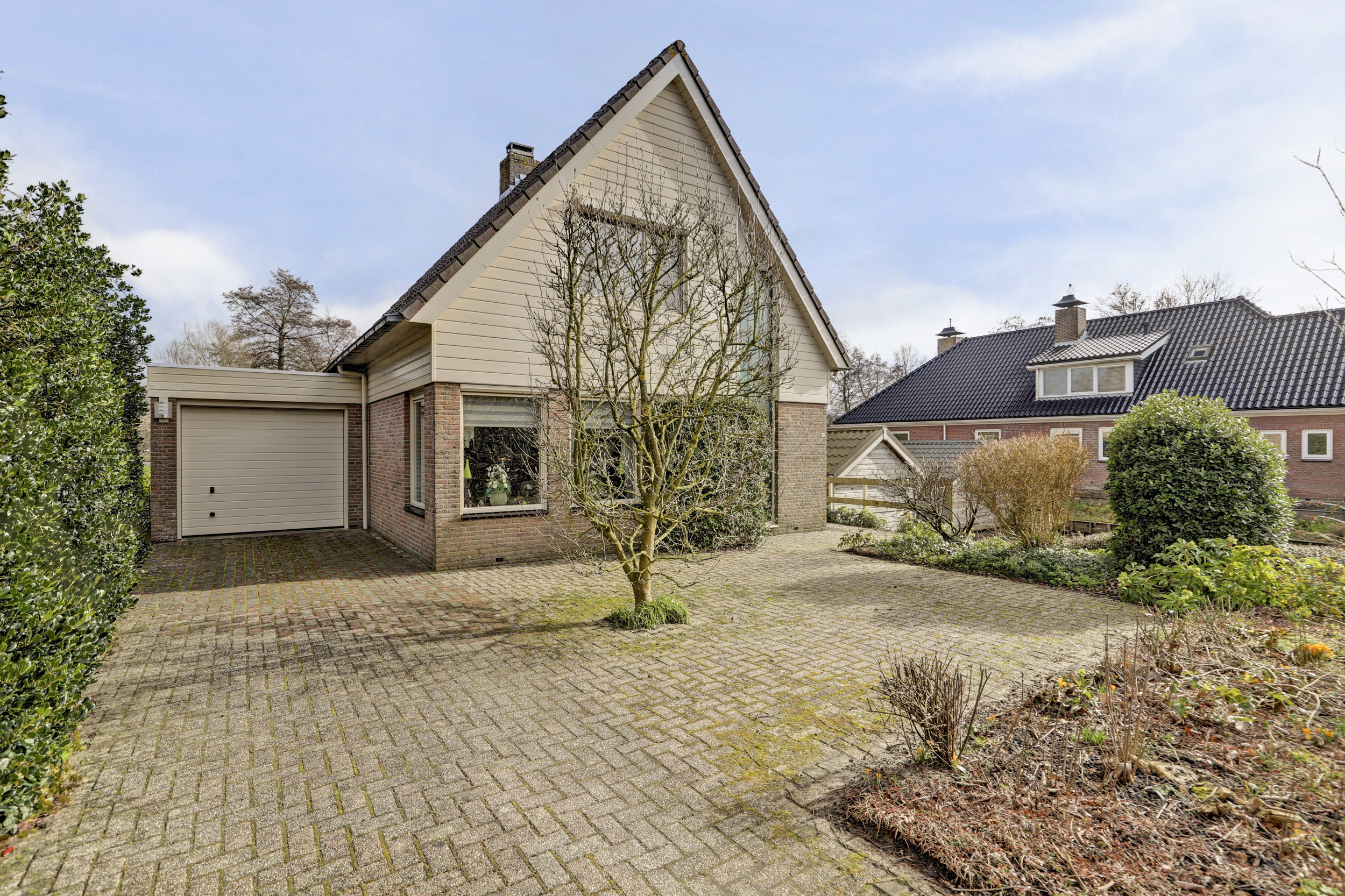 '$houseDetails->street_name'.' '.'$houseDetails->number'