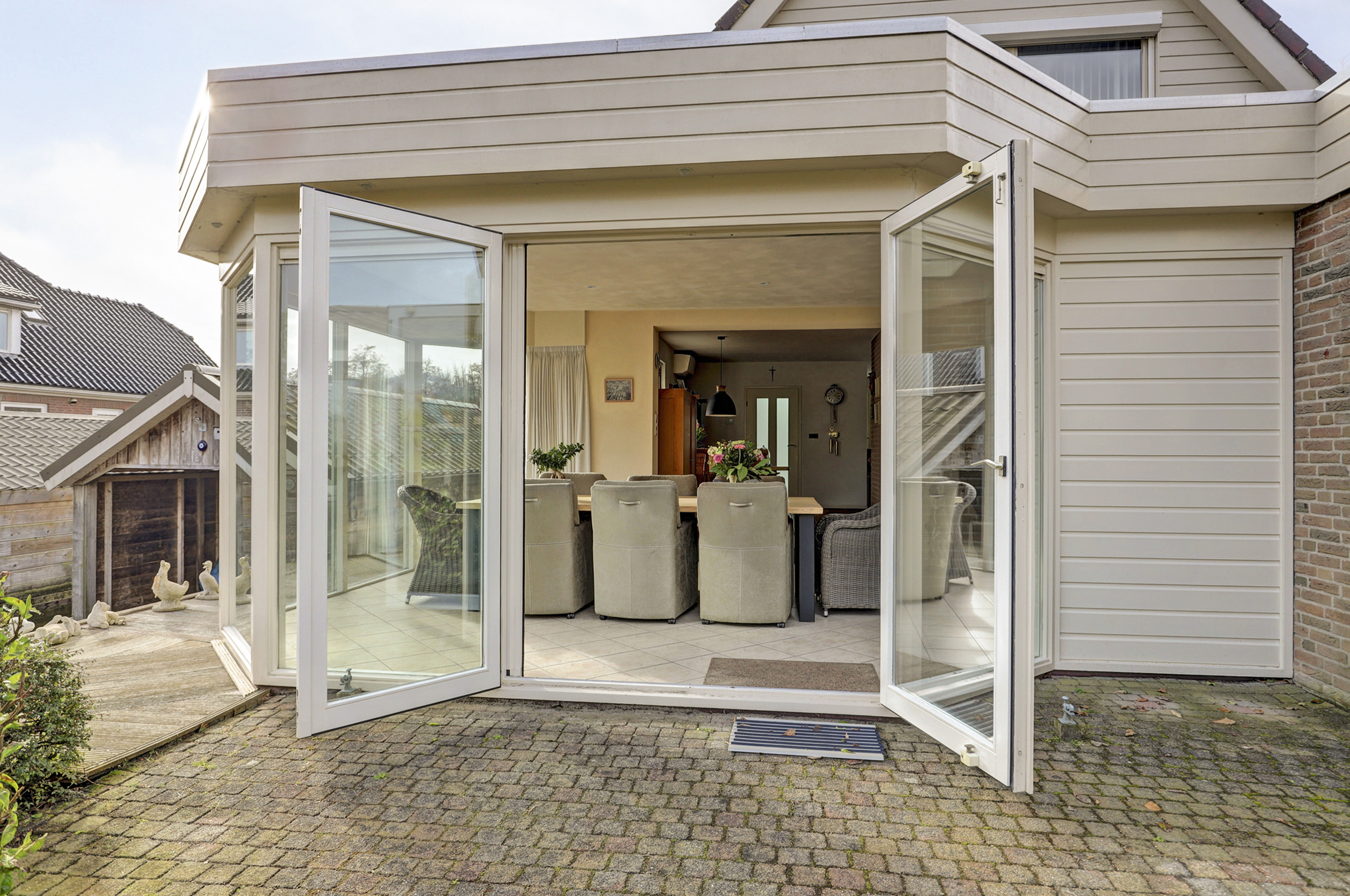 '$houseDetails->street_name'.' '.'$houseDetails->number'