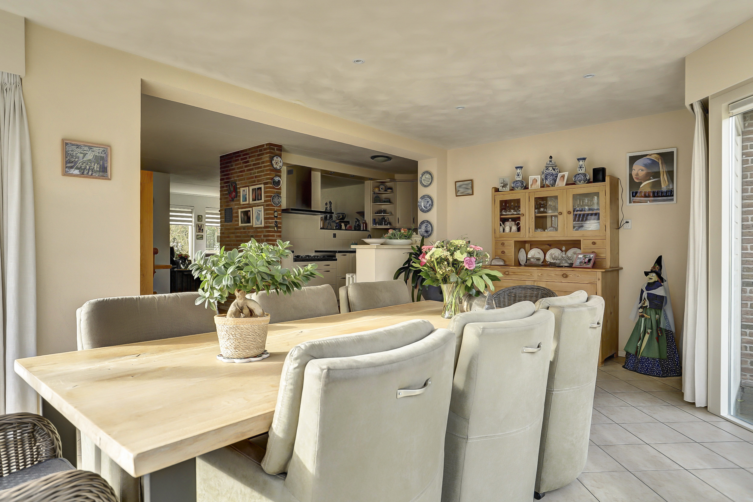 '$houseDetails->street_name'.' '.'$houseDetails->number'