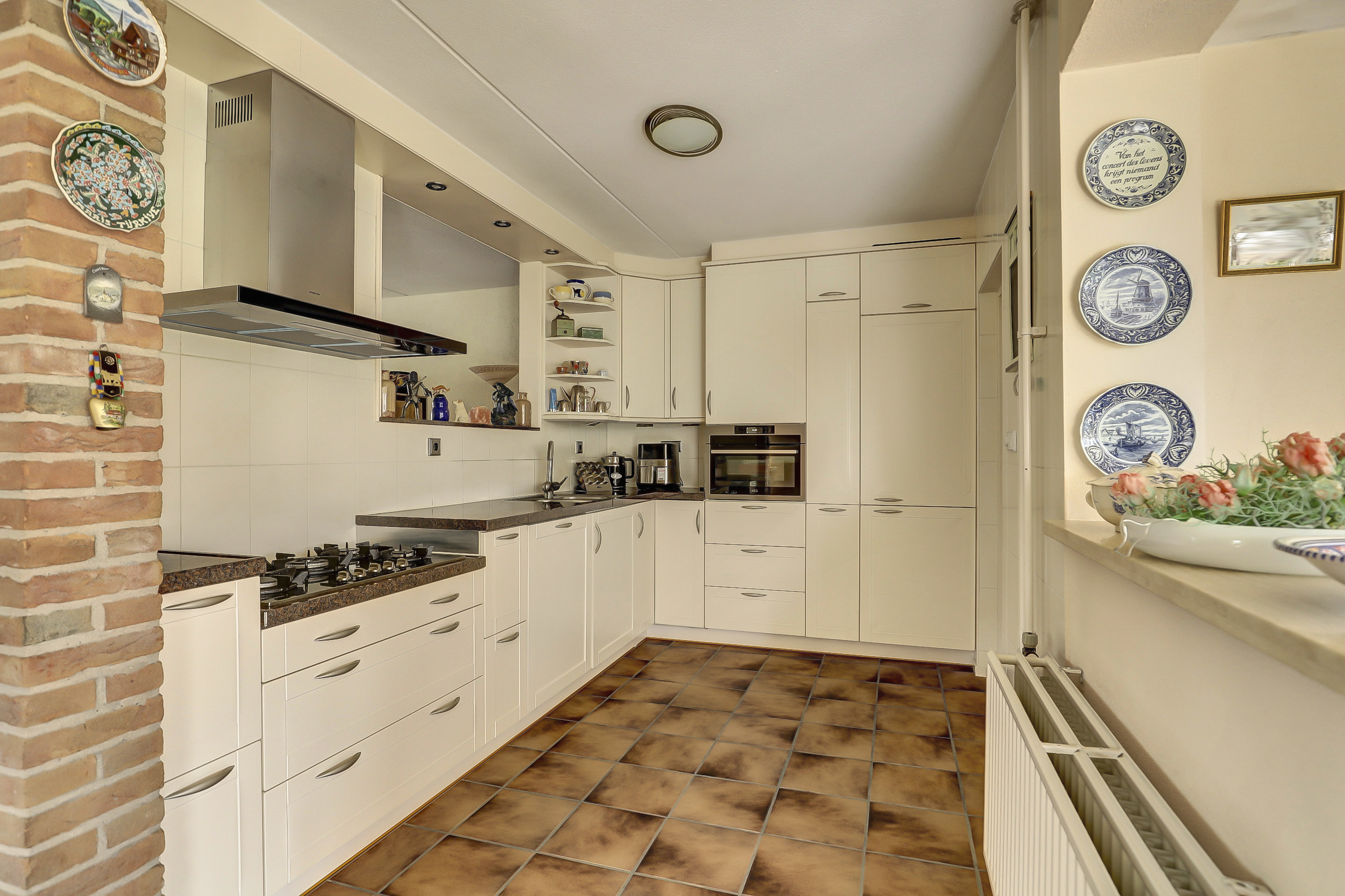 '$houseDetails->street_name'.' '.'$houseDetails->number'