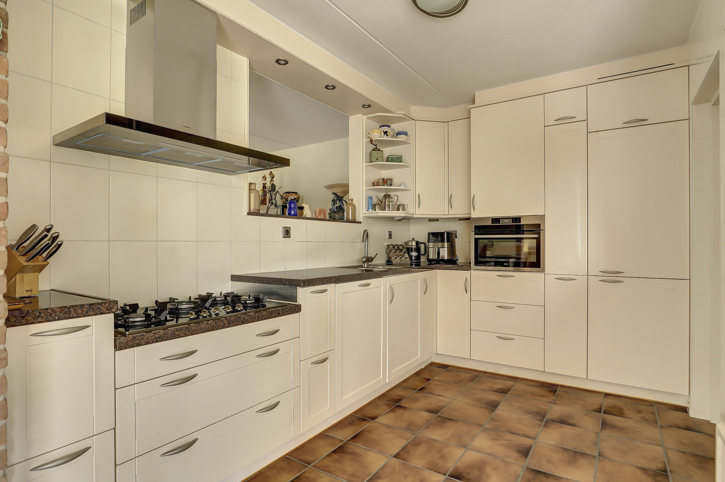 '$houseDetails->street_name'.' '.'$houseDetails->number'