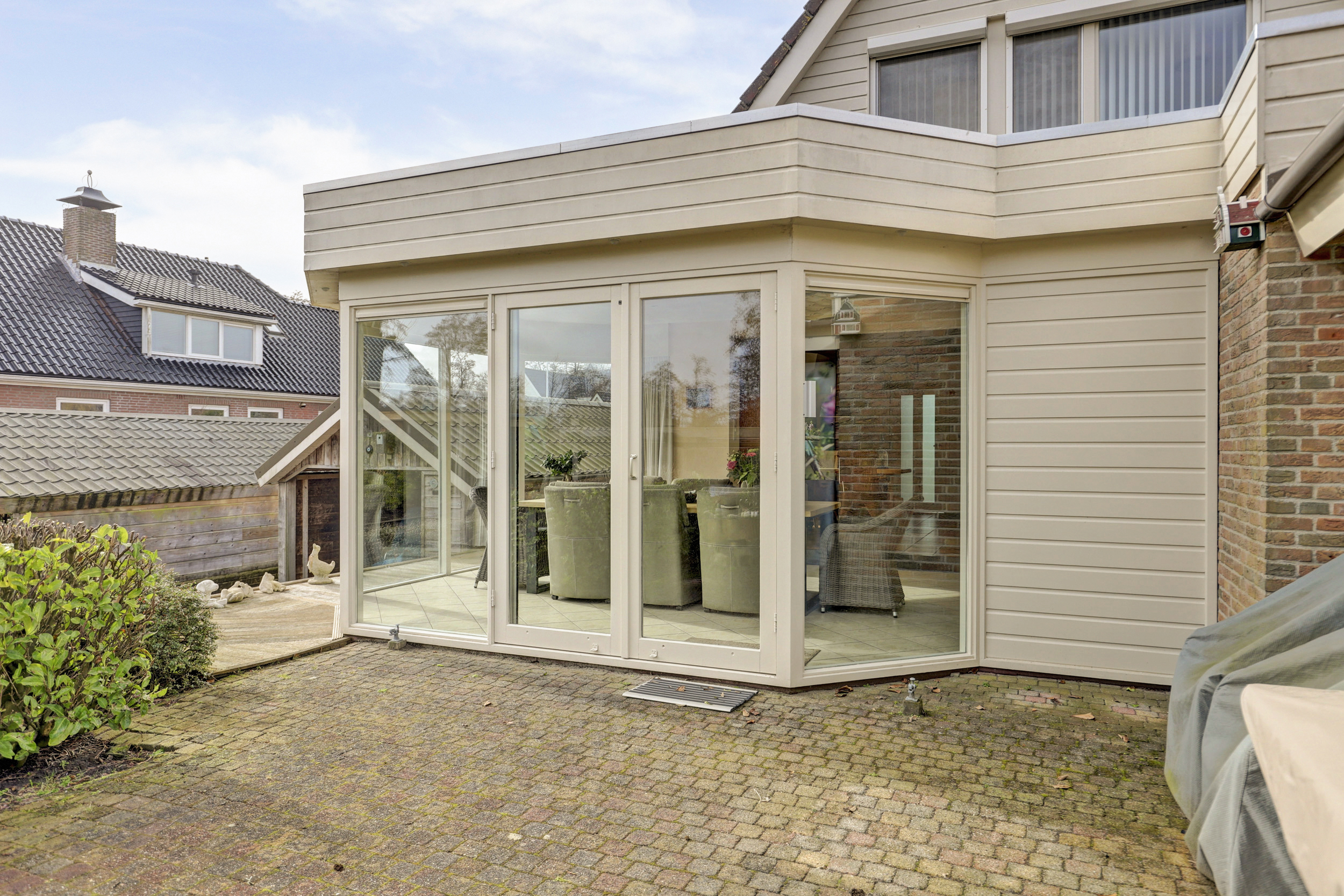 '$houseDetails->street_name'.' '.'$houseDetails->number'