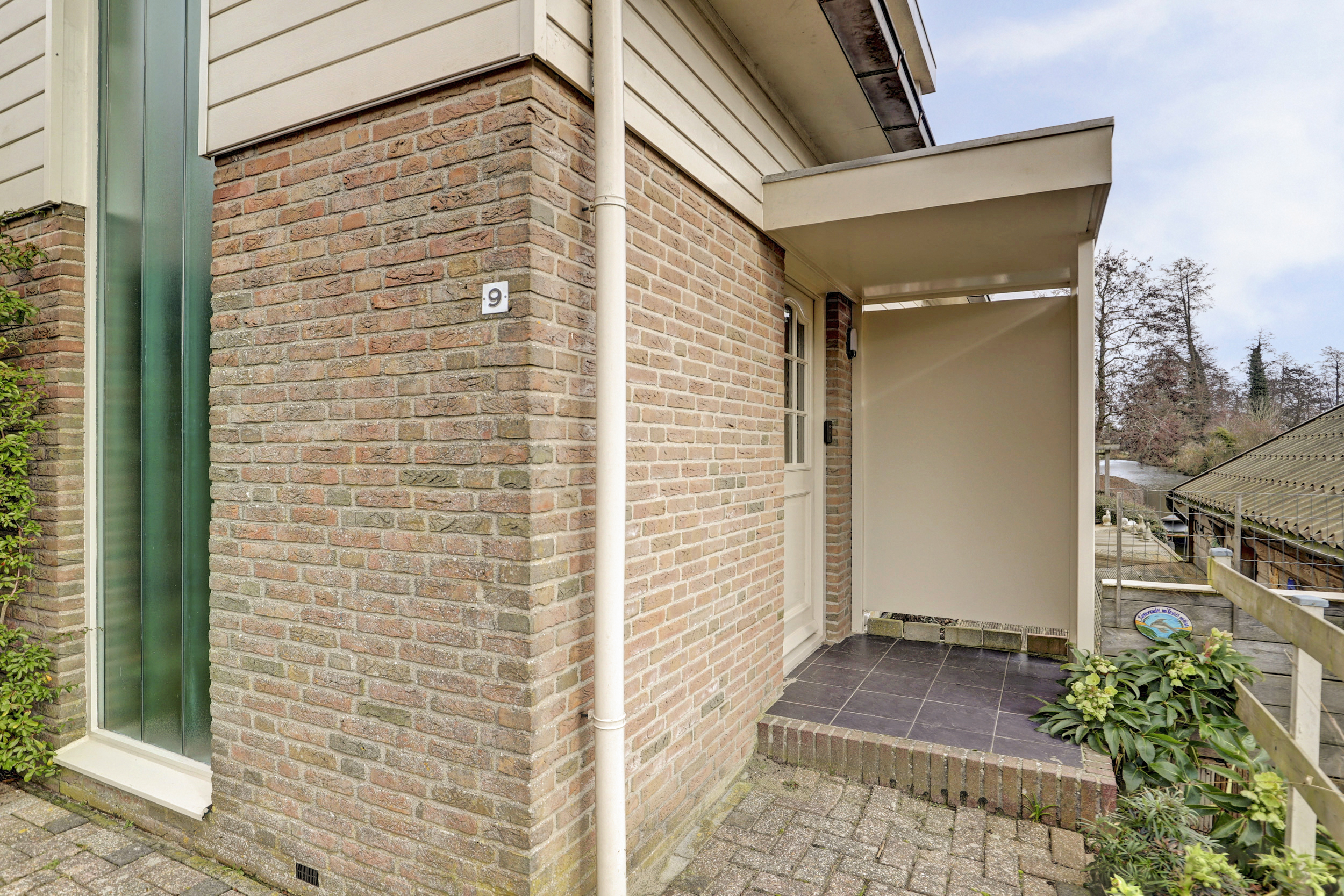 '$houseDetails->street_name'.' '.'$houseDetails->number'