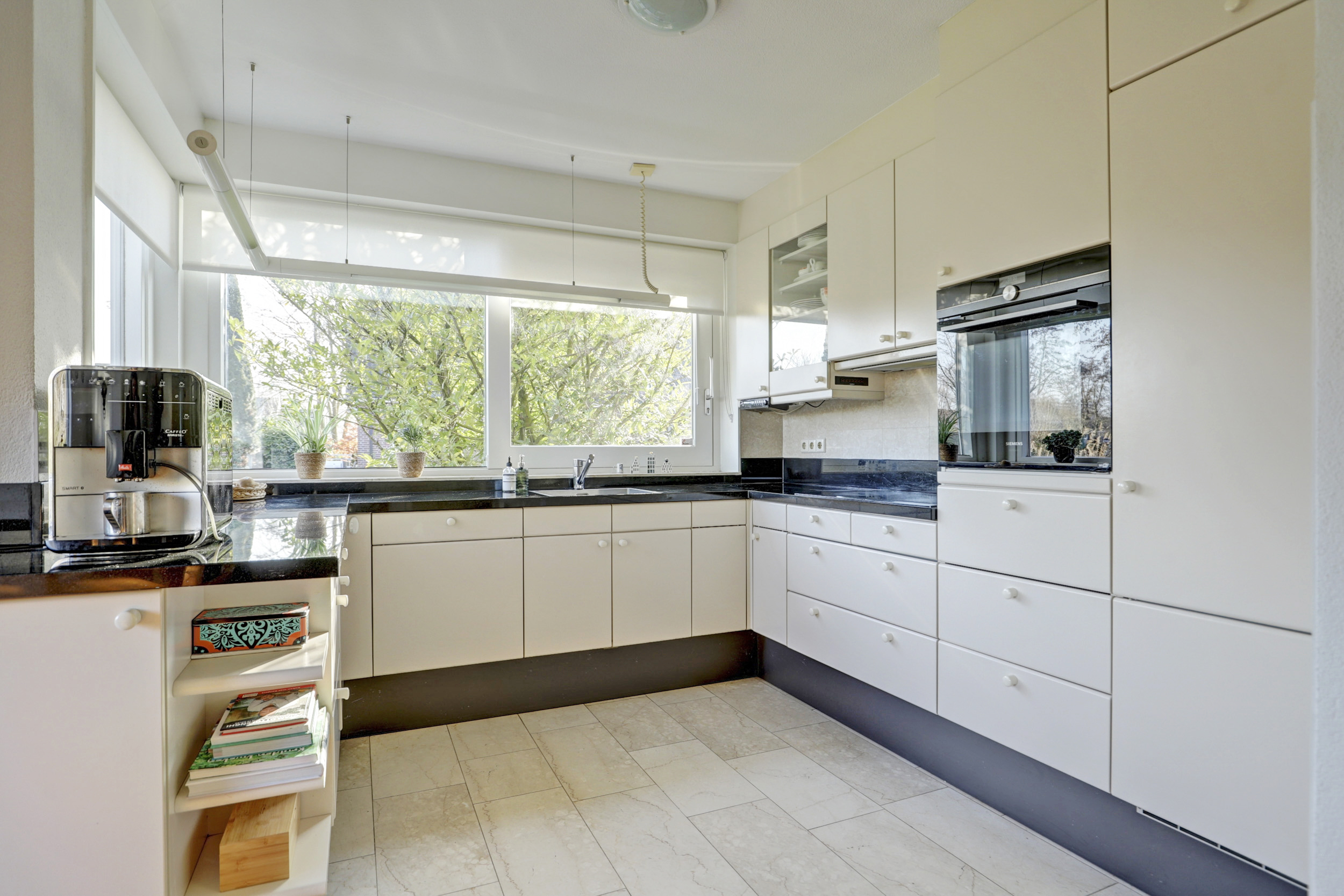 '$houseDetails->street_name'.' '.'$houseDetails->number'