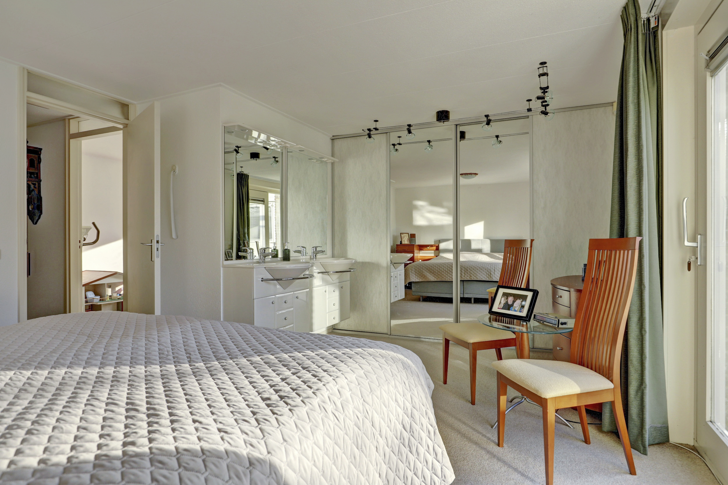 '$houseDetails->street_name'.' '.'$houseDetails->number'