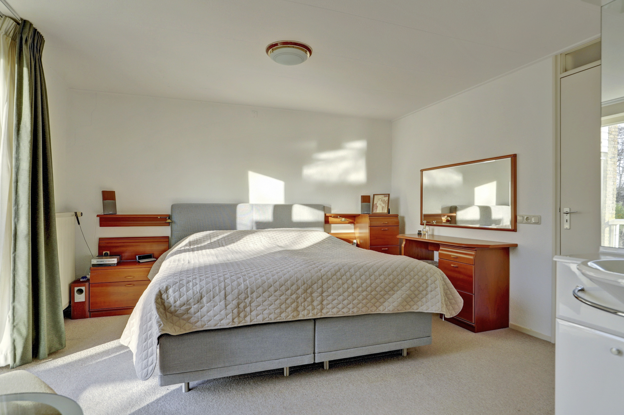 '$houseDetails->street_name'.' '.'$houseDetails->number'