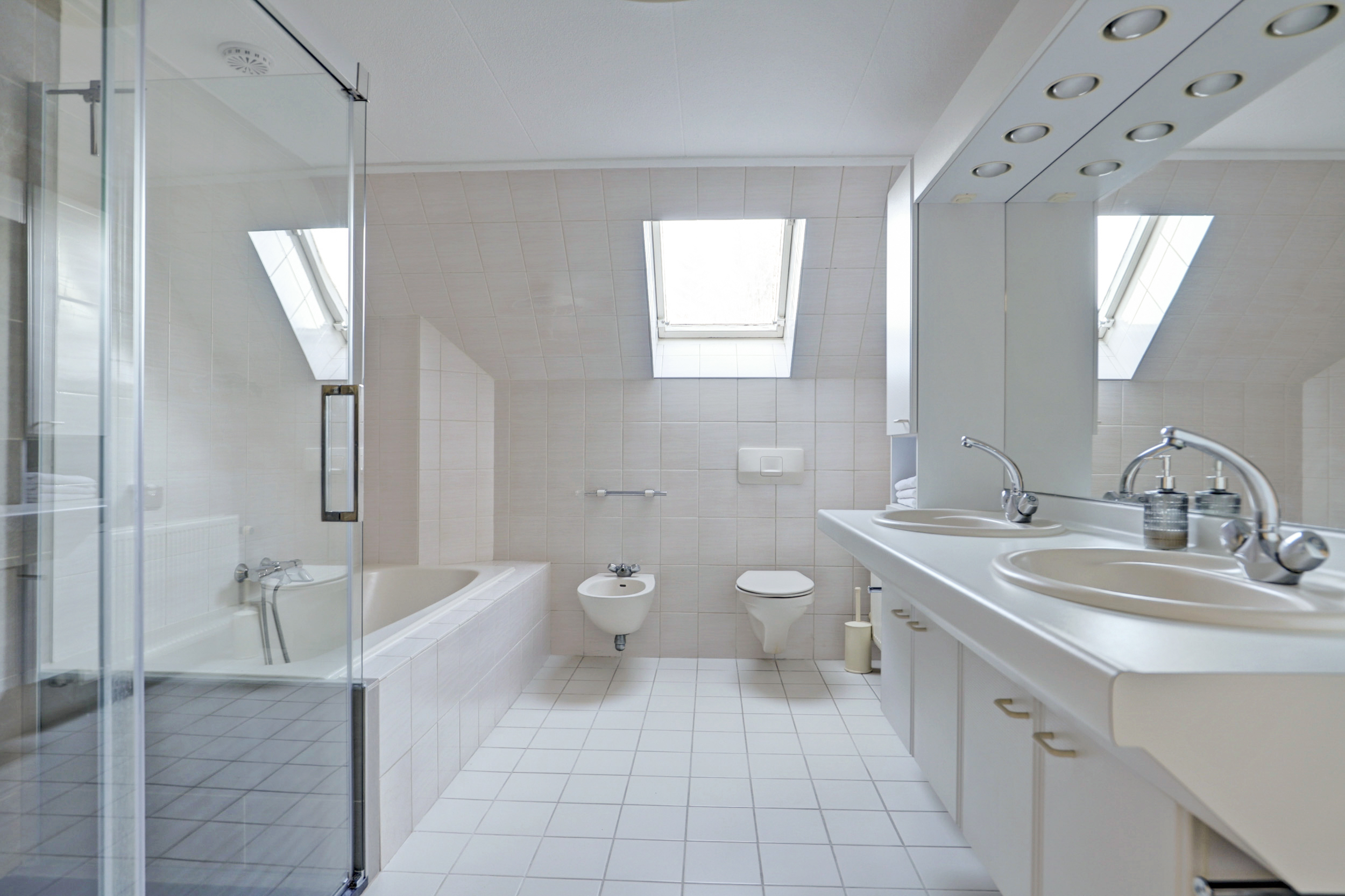 '$houseDetails->street_name'.' '.'$houseDetails->number'