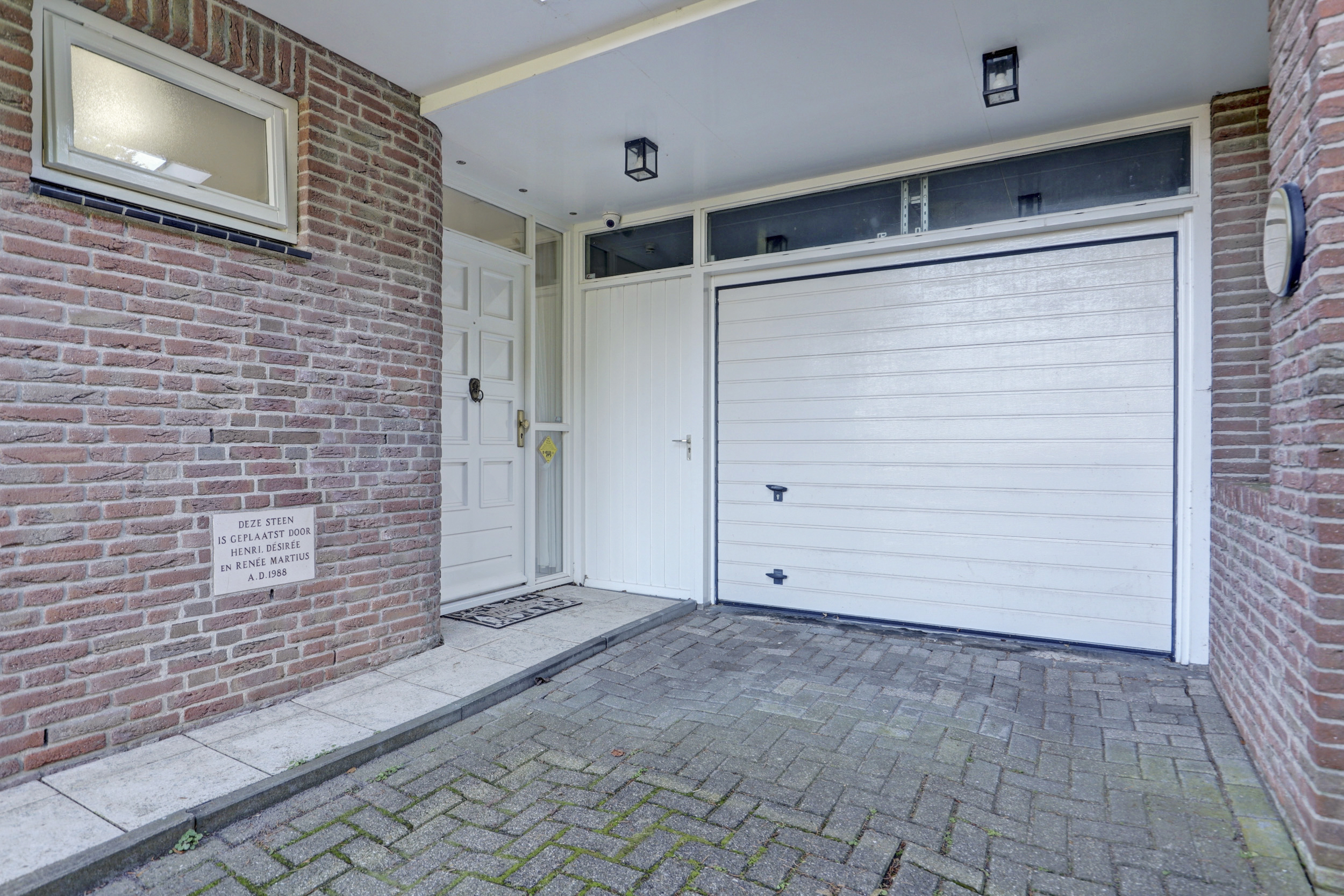 '$houseDetails->street_name'.' '.'$houseDetails->number'