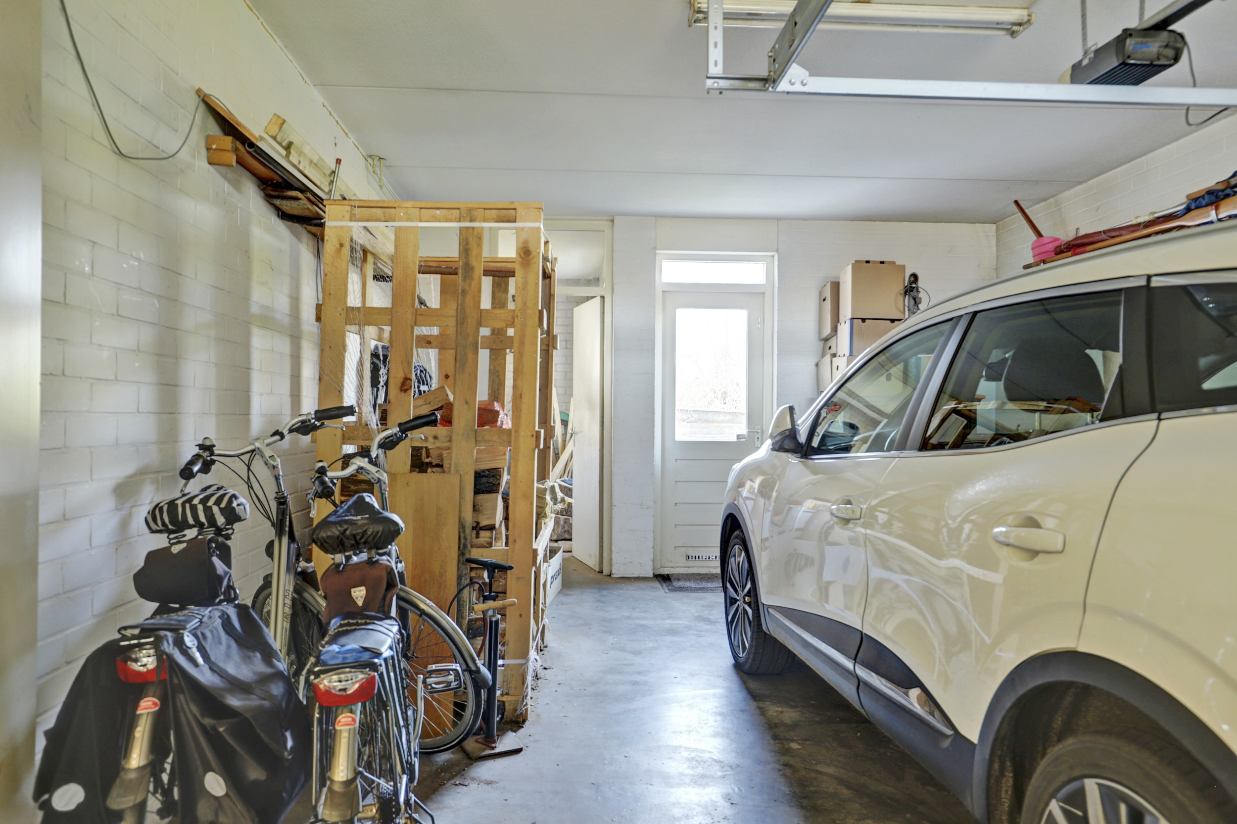 '$houseDetails->street_name'.' '.'$houseDetails->number'