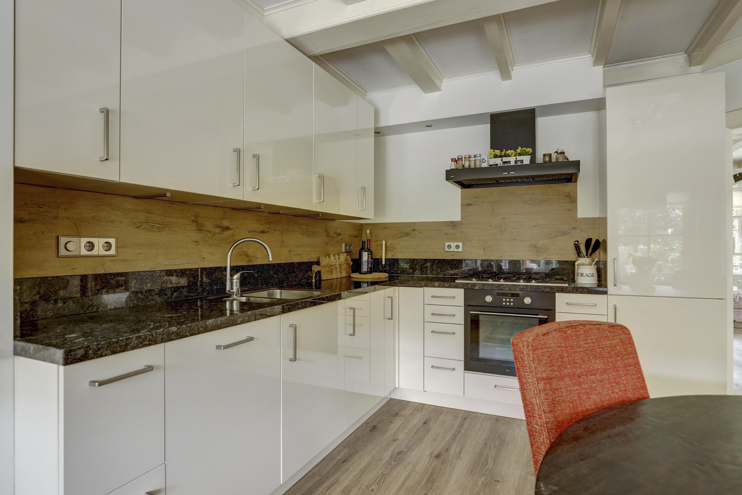 '$houseDetails->street_name'.' '.'$houseDetails->number'