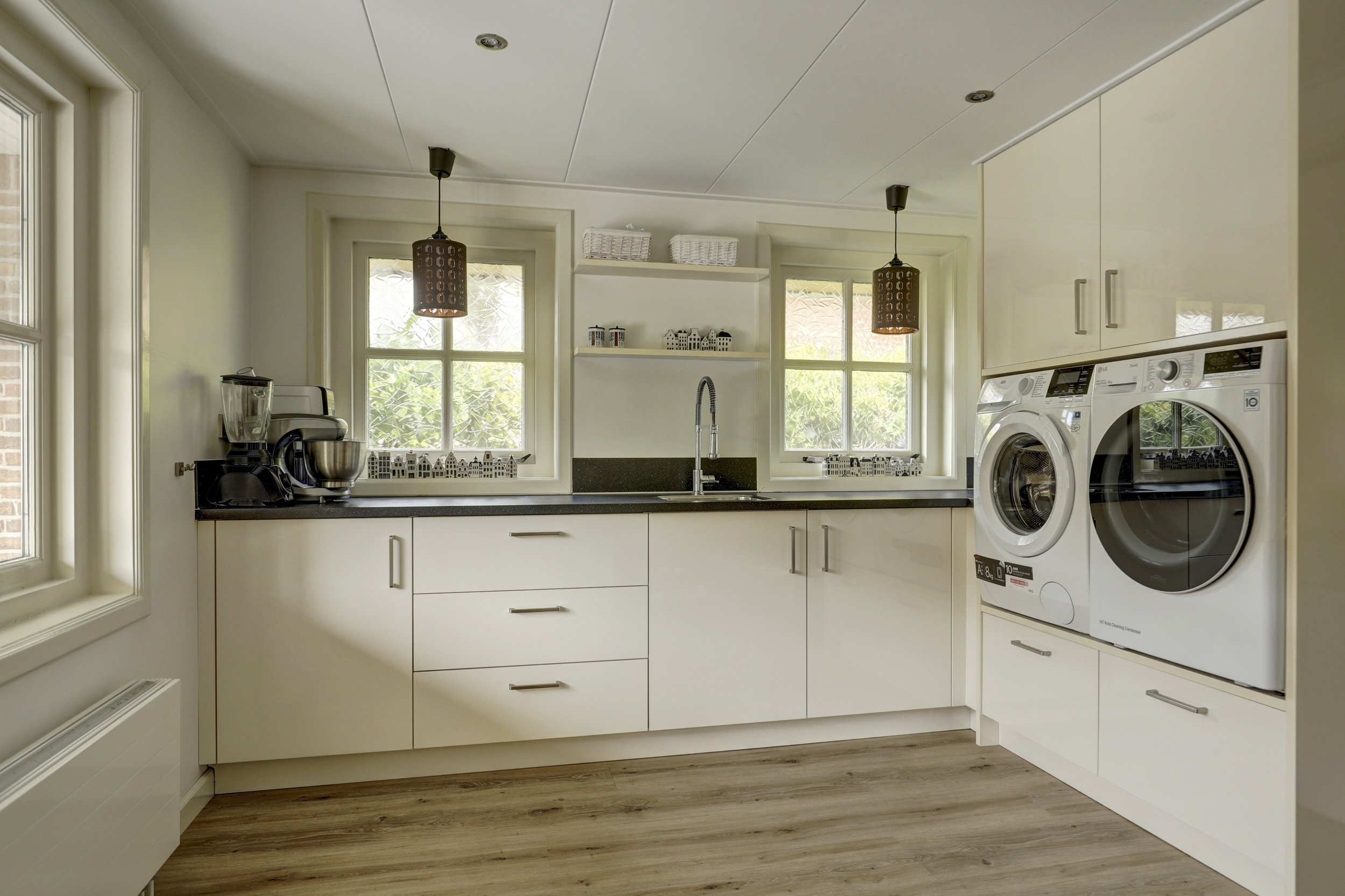 '$houseDetails->street_name'.' '.'$houseDetails->number'