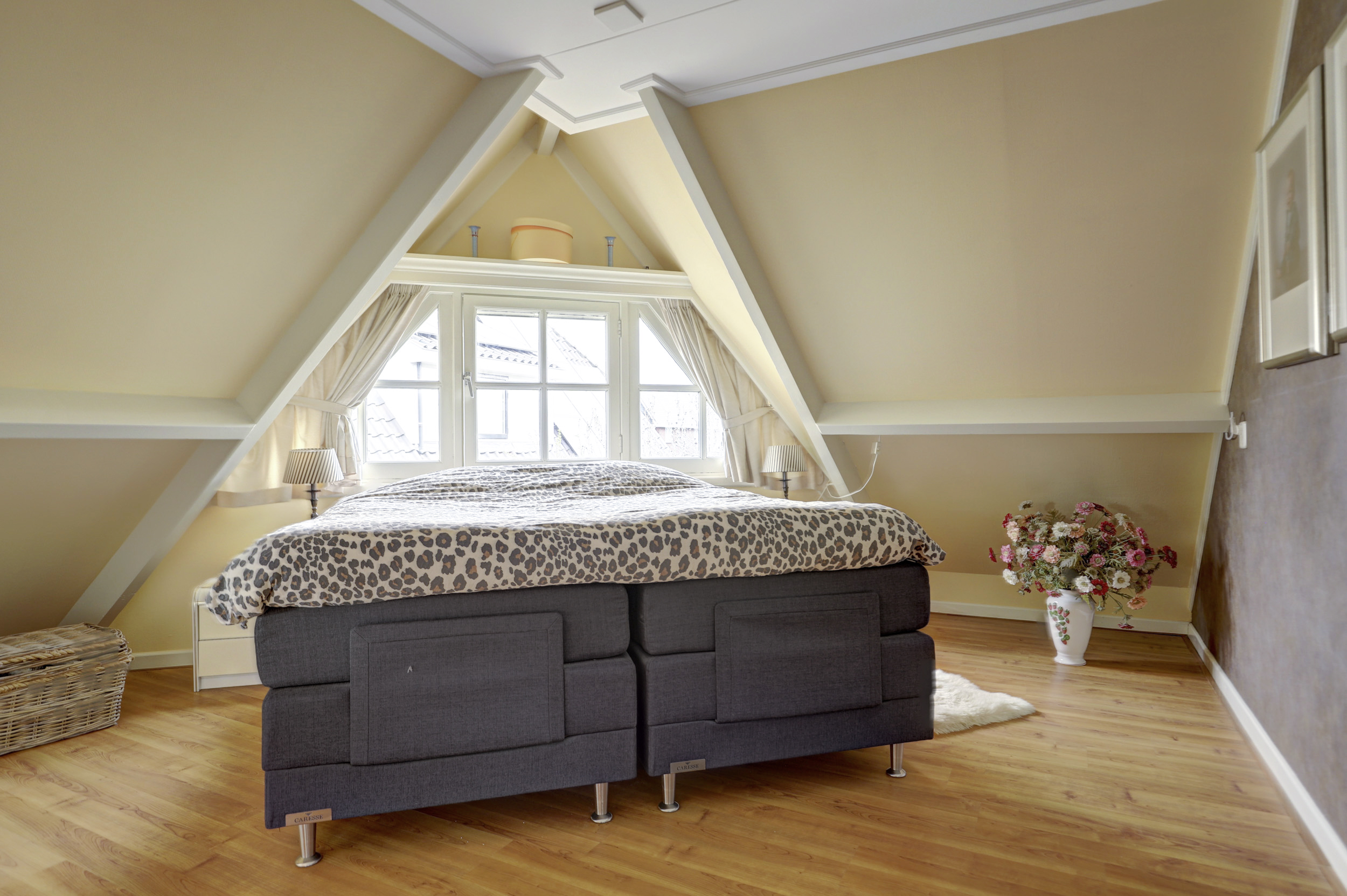 '$houseDetails->street_name'.' '.'$houseDetails->number'