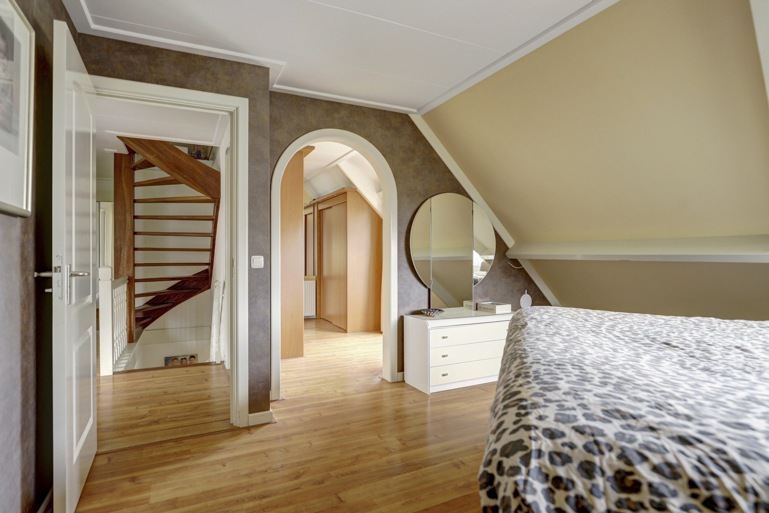 '$houseDetails->street_name'.' '.'$houseDetails->number'