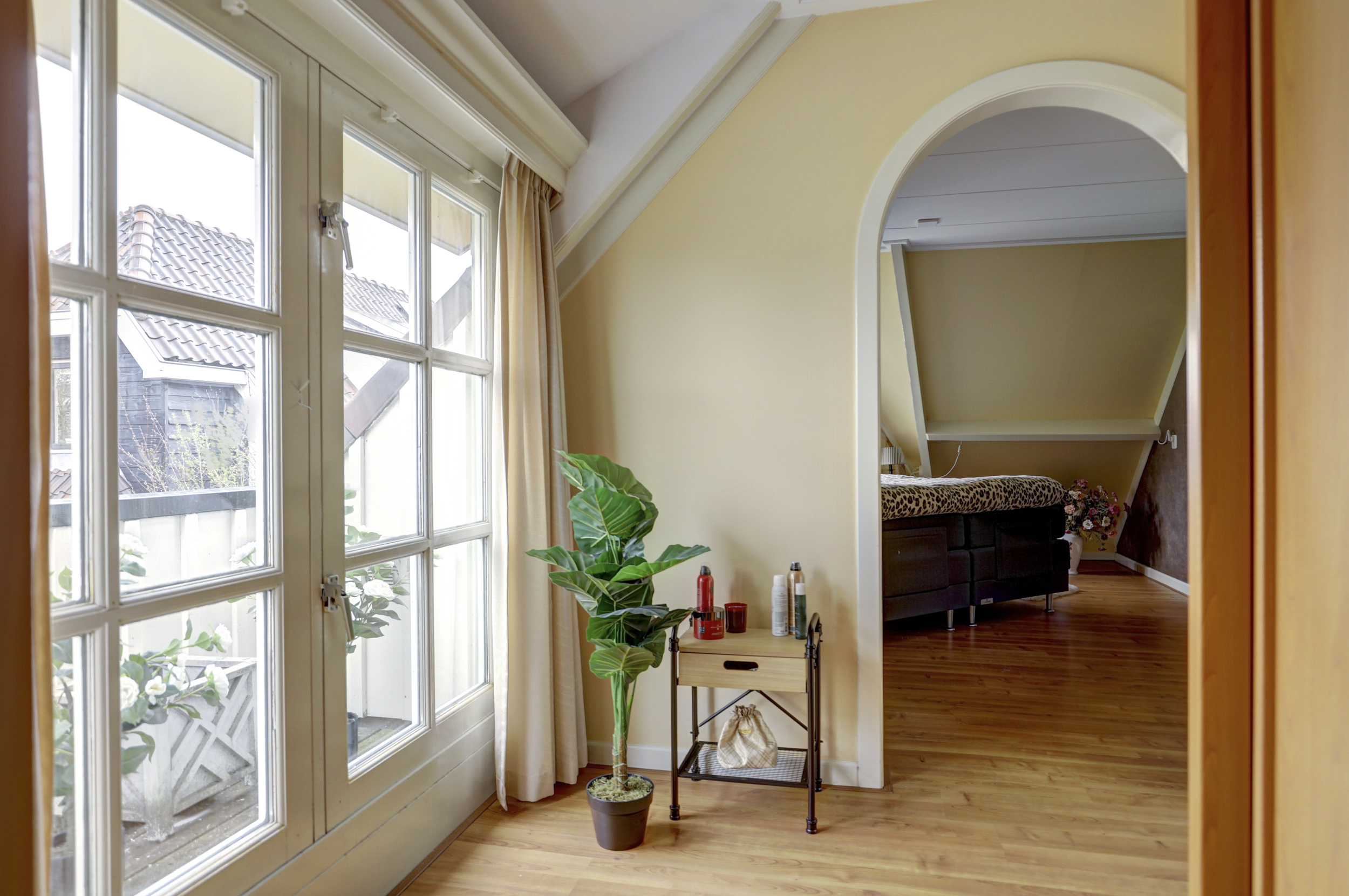 '$houseDetails->street_name'.' '.'$houseDetails->number'