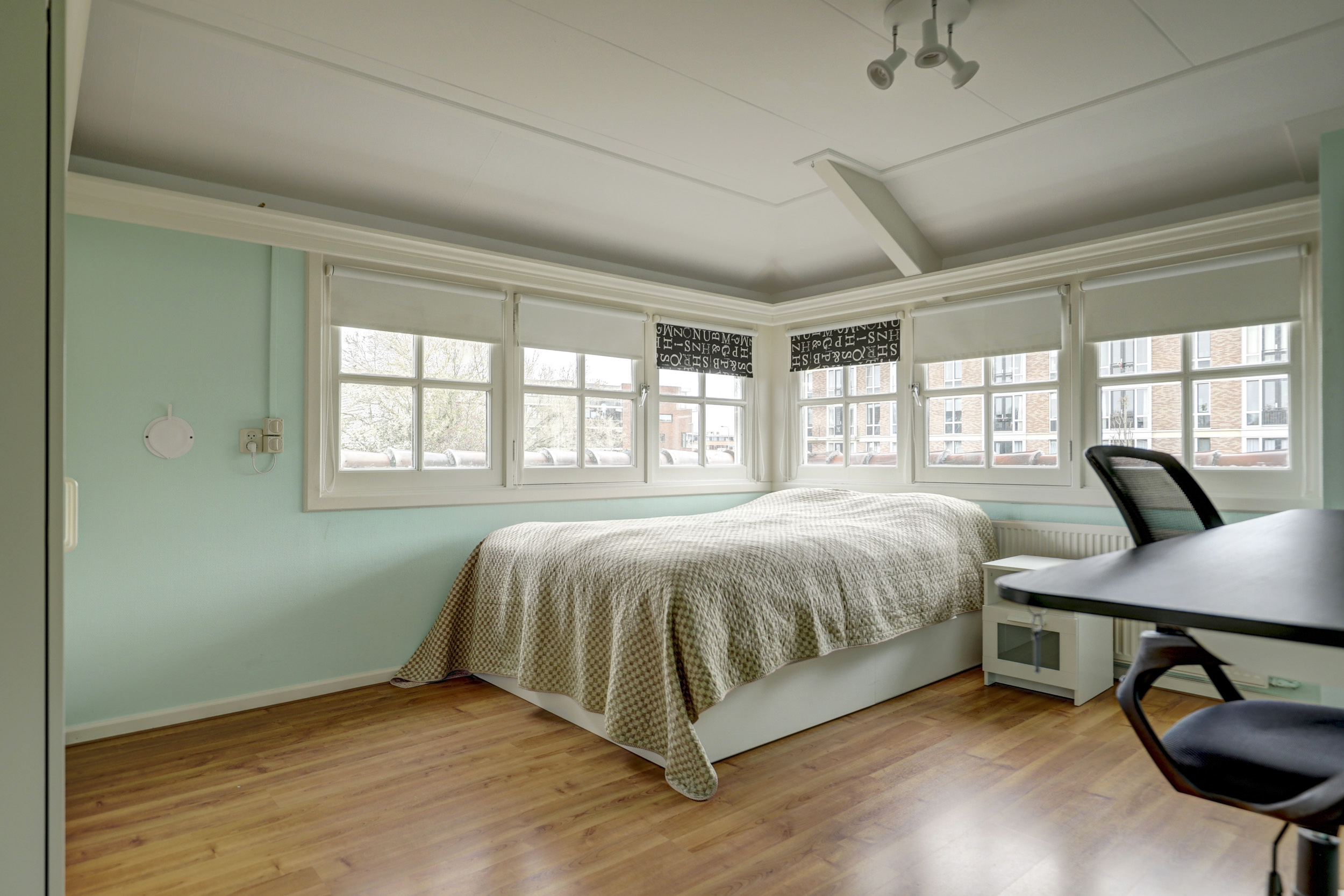 '$houseDetails->street_name'.' '.'$houseDetails->number'