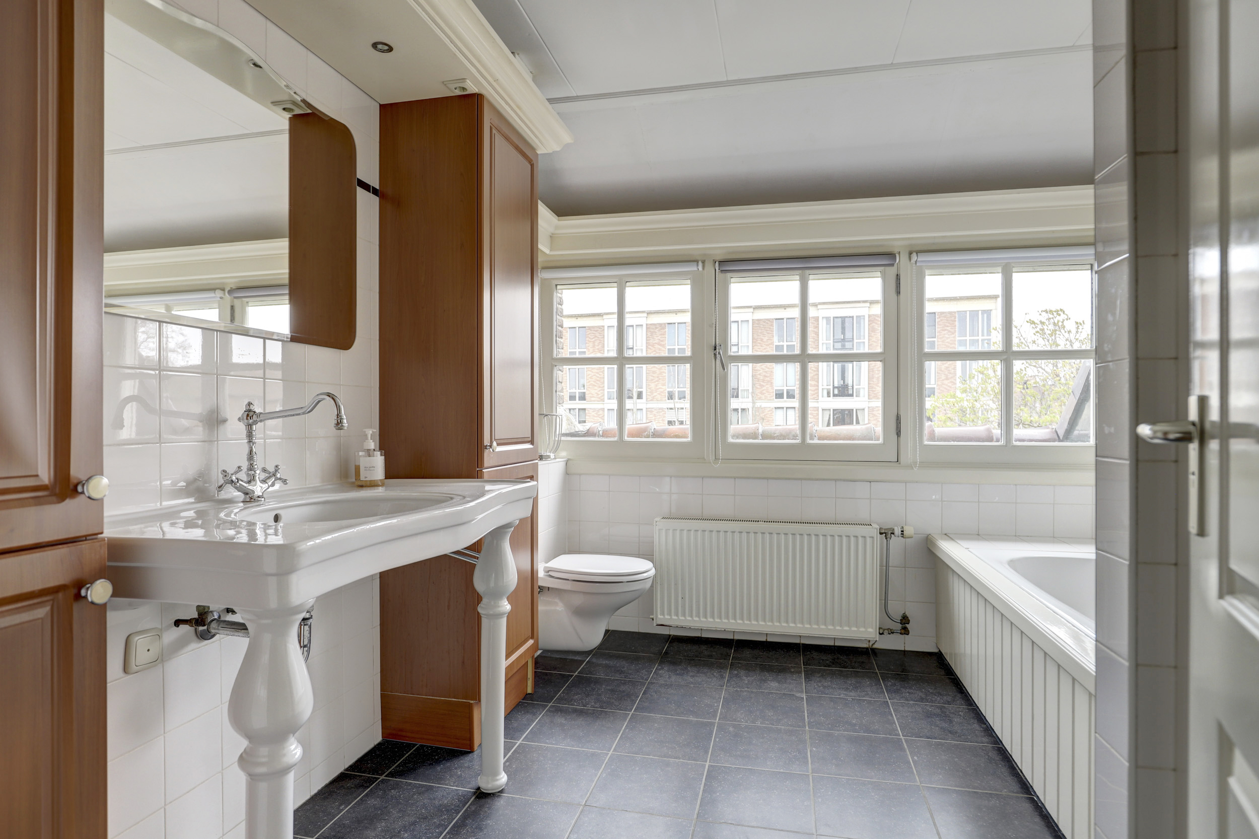 '$houseDetails->street_name'.' '.'$houseDetails->number'