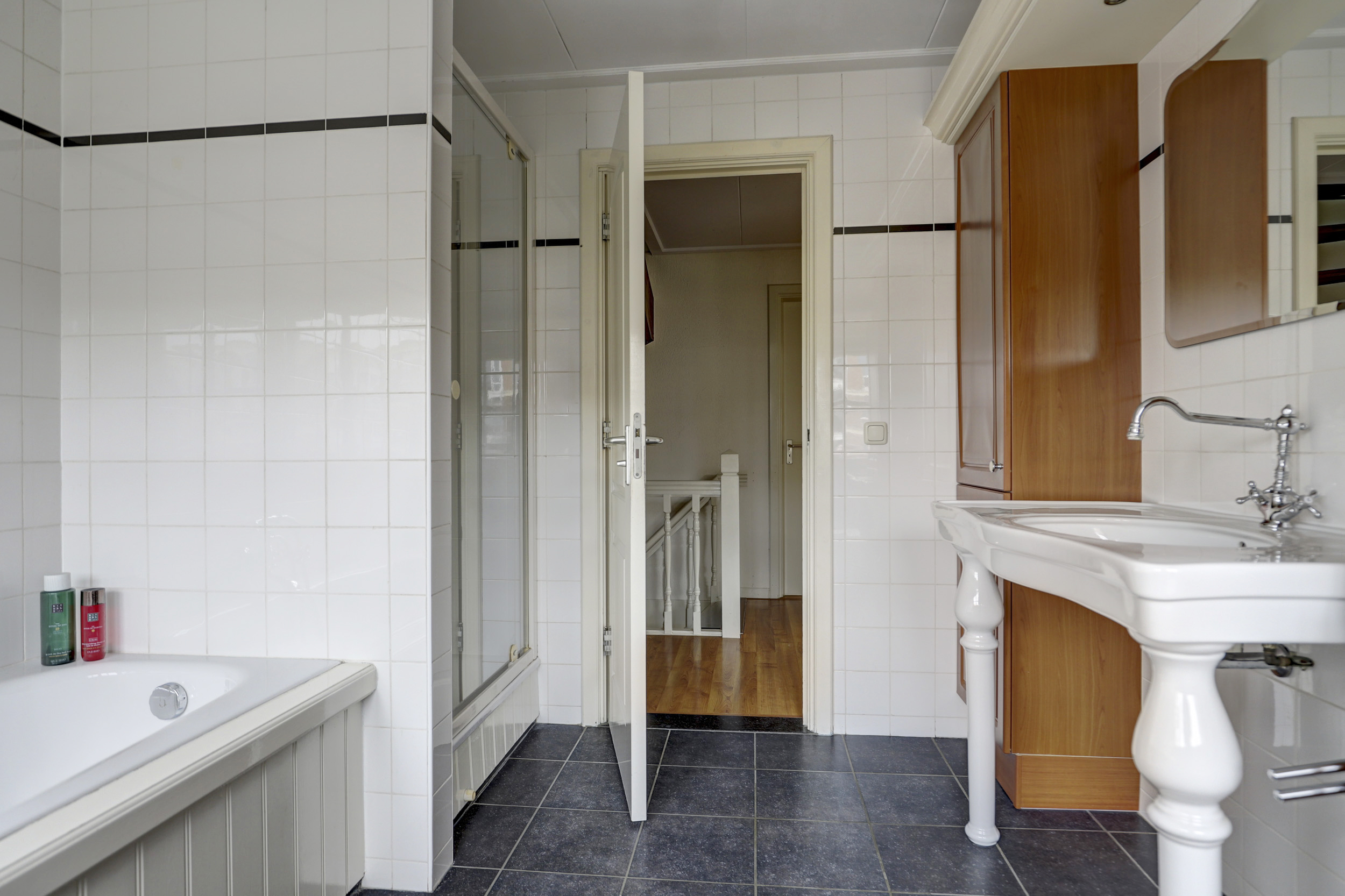 '$houseDetails->street_name'.' '.'$houseDetails->number'