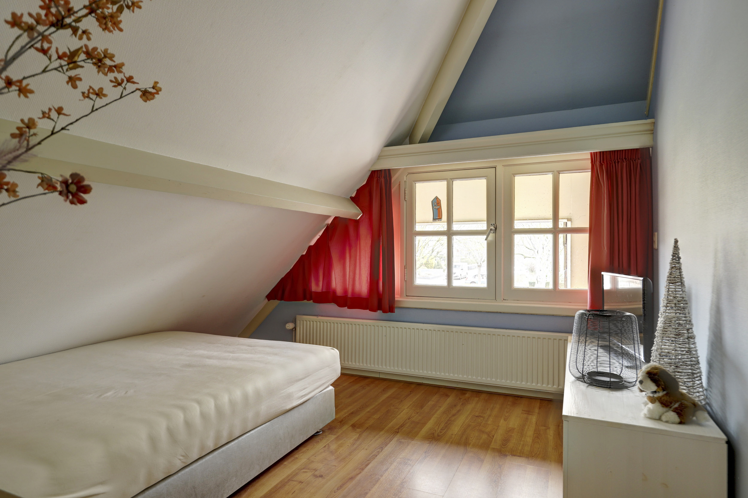 '$houseDetails->street_name'.' '.'$houseDetails->number'