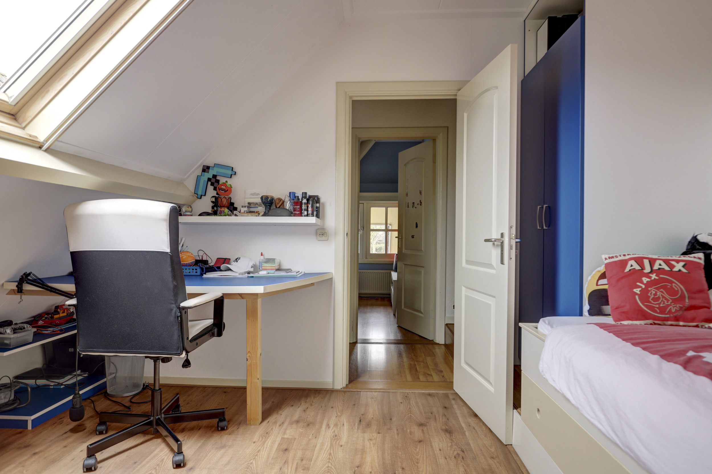 '$houseDetails->street_name'.' '.'$houseDetails->number'