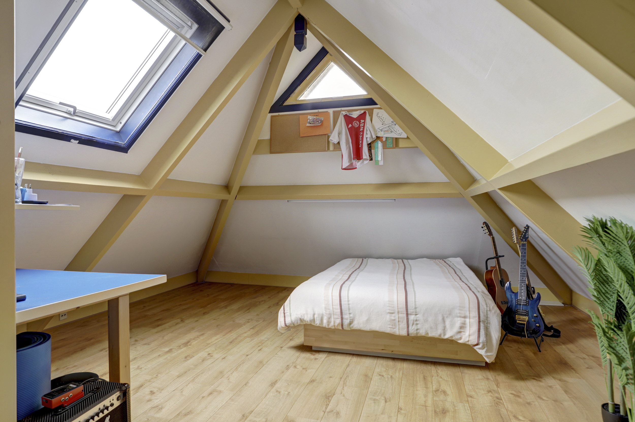 '$houseDetails->street_name'.' '.'$houseDetails->number'