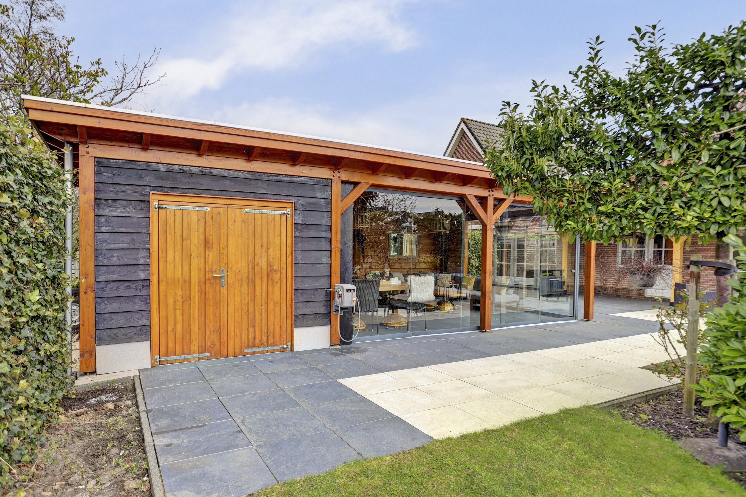 '$houseDetails->street_name'.' '.'$houseDetails->number'