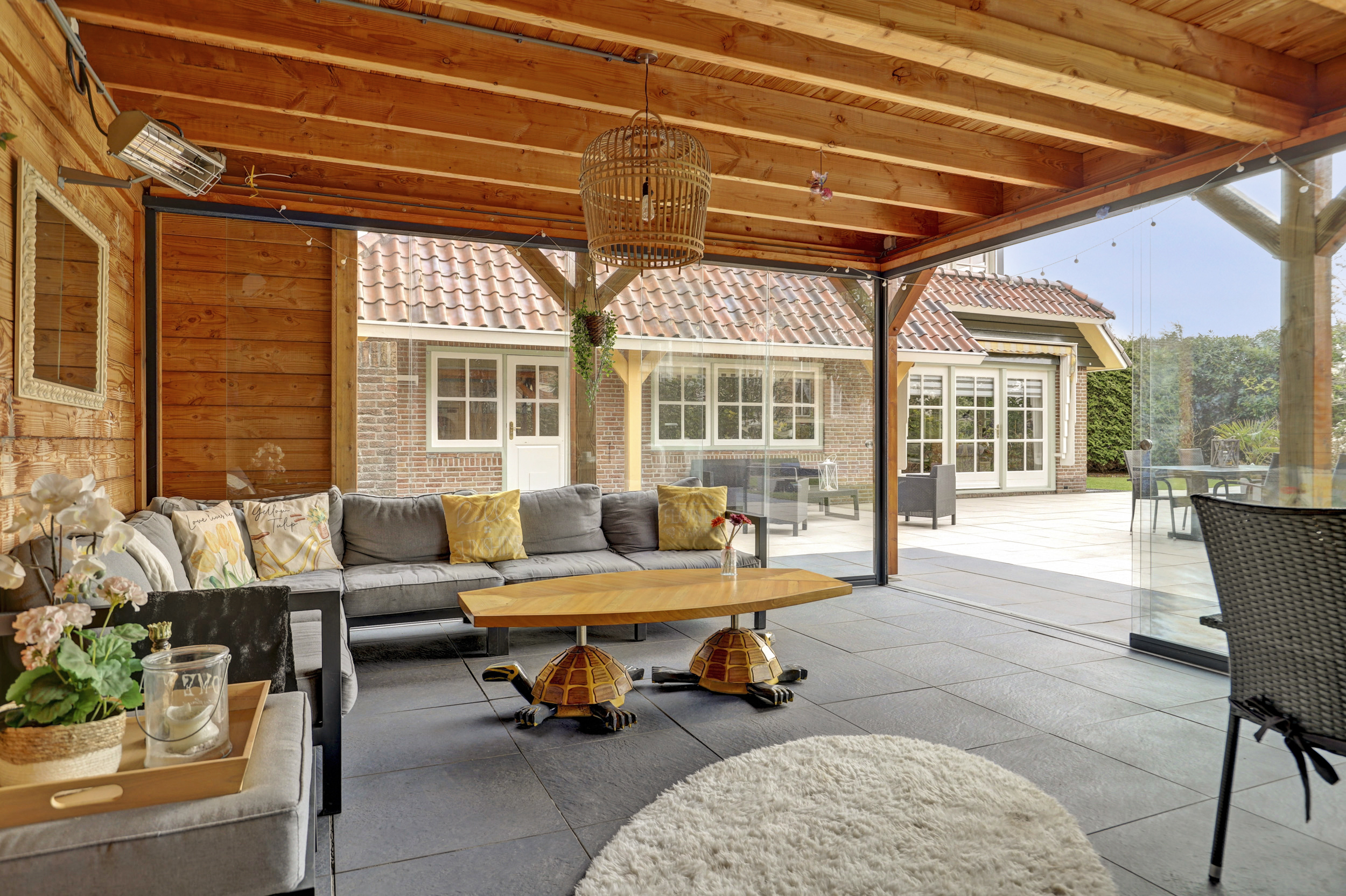 '$houseDetails->street_name'.' '.'$houseDetails->number'