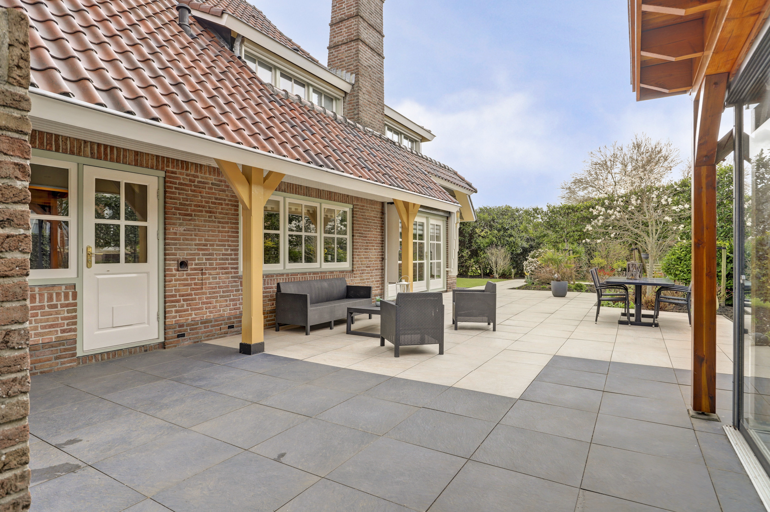 '$houseDetails->street_name'.' '.'$houseDetails->number'