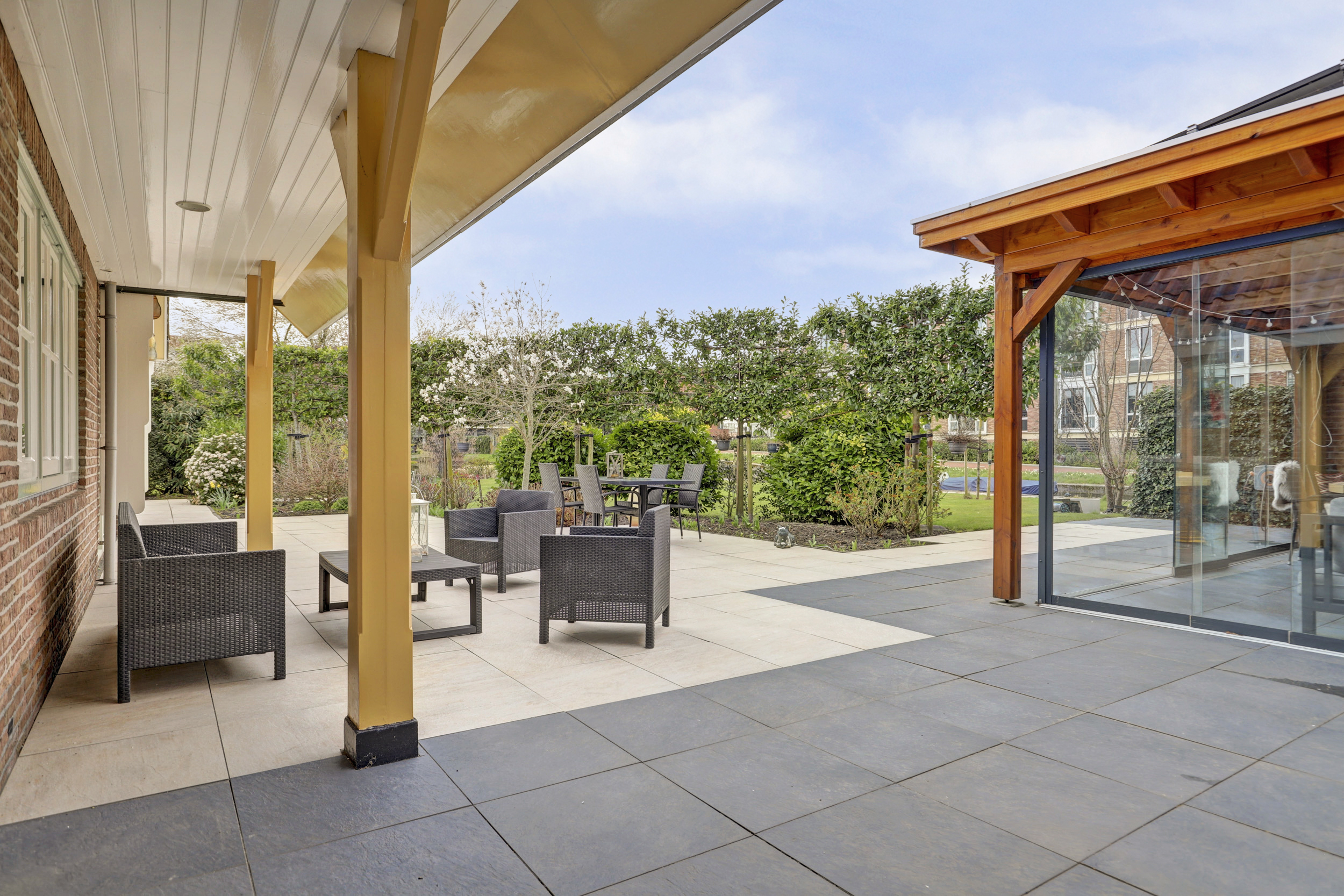 '$houseDetails->street_name'.' '.'$houseDetails->number'