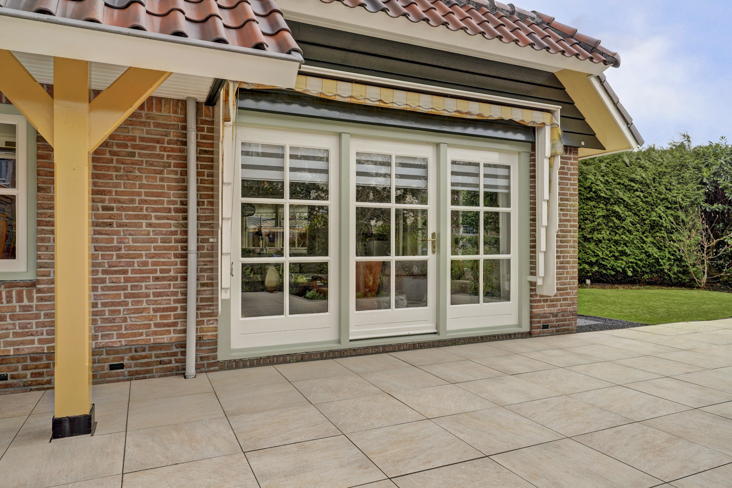 '$houseDetails->street_name'.' '.'$houseDetails->number'