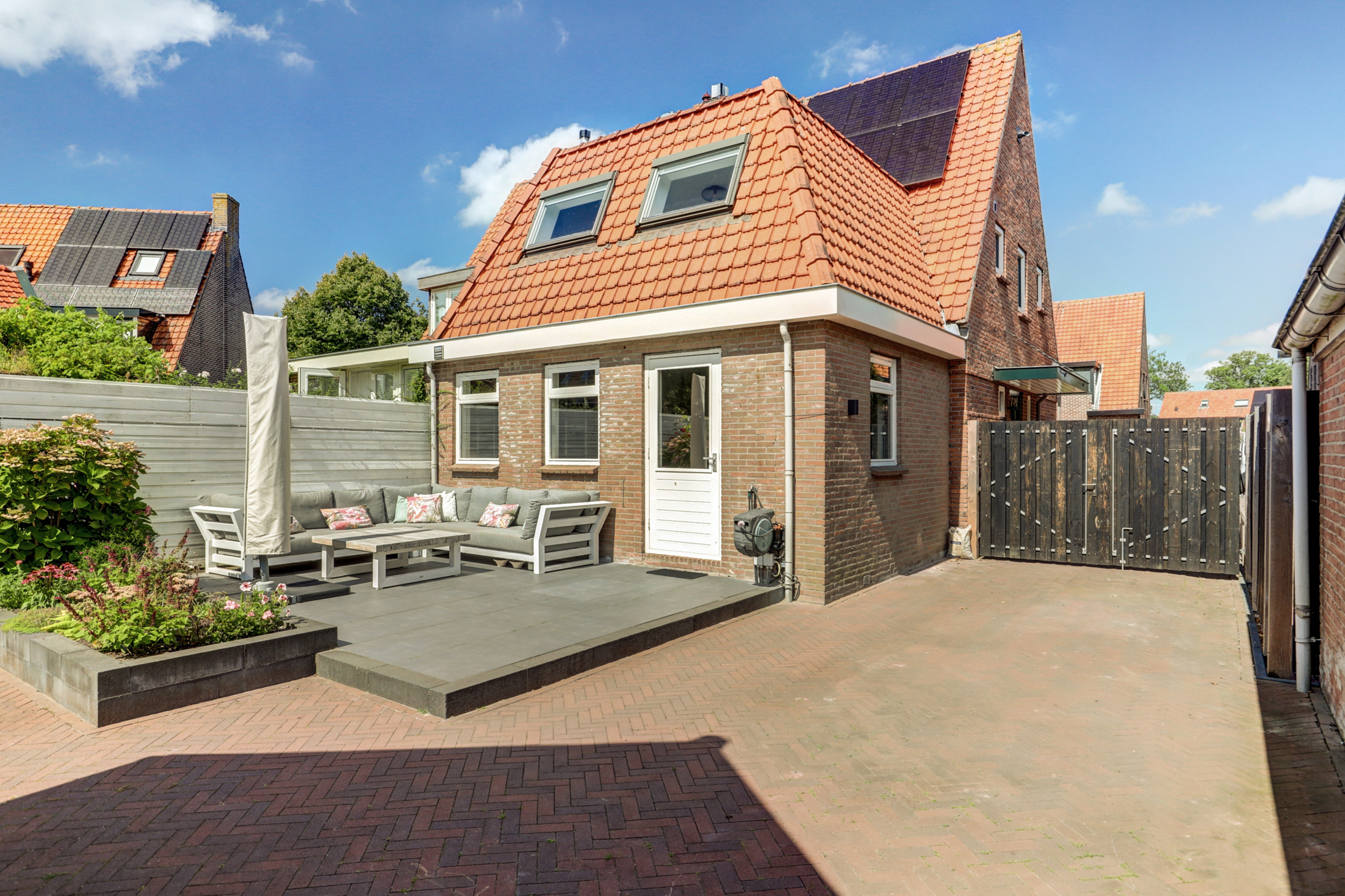 '$houseDetails->street_name'.' '.'$houseDetails->number'