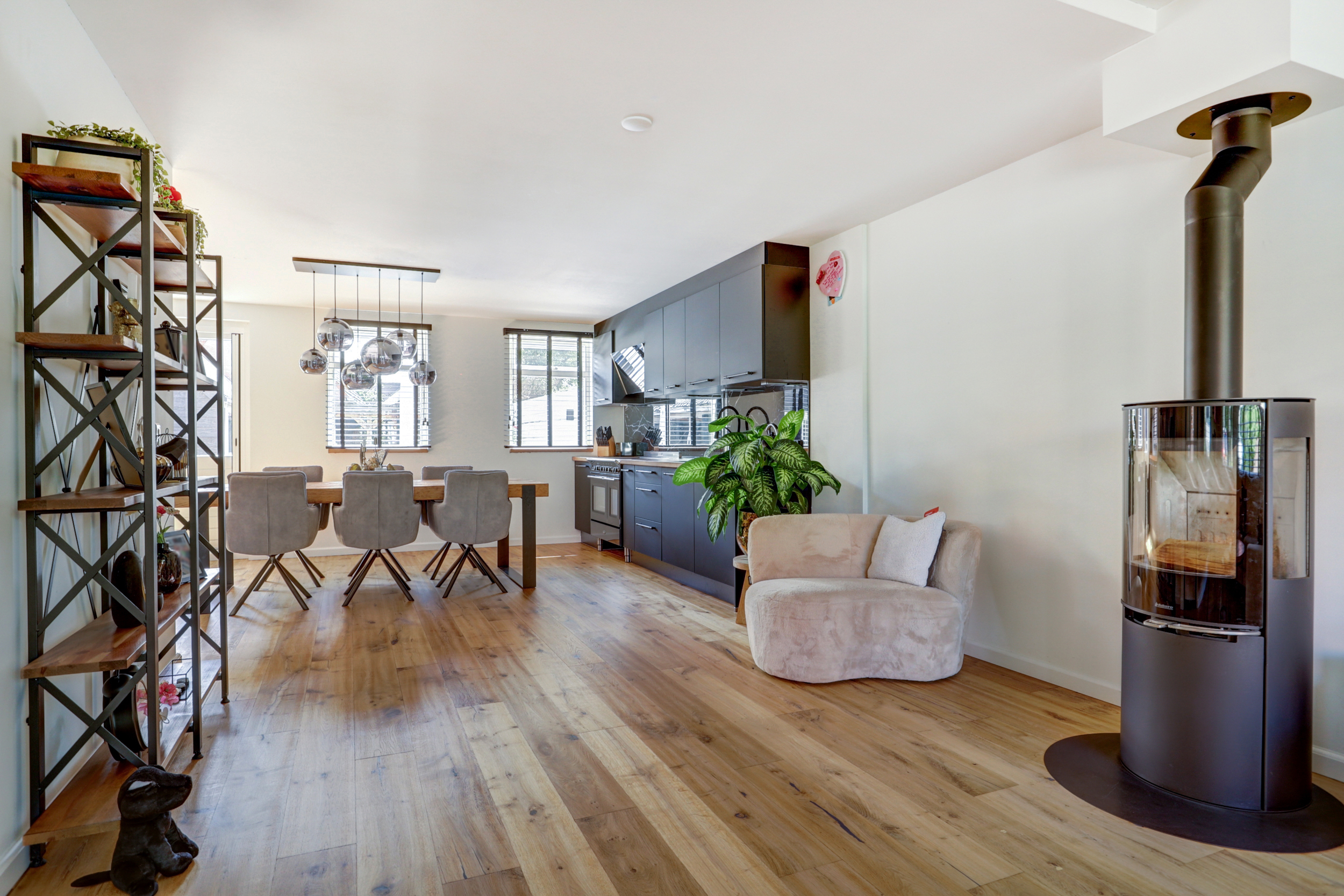 '$houseDetails->street_name'.' '.'$houseDetails->number'