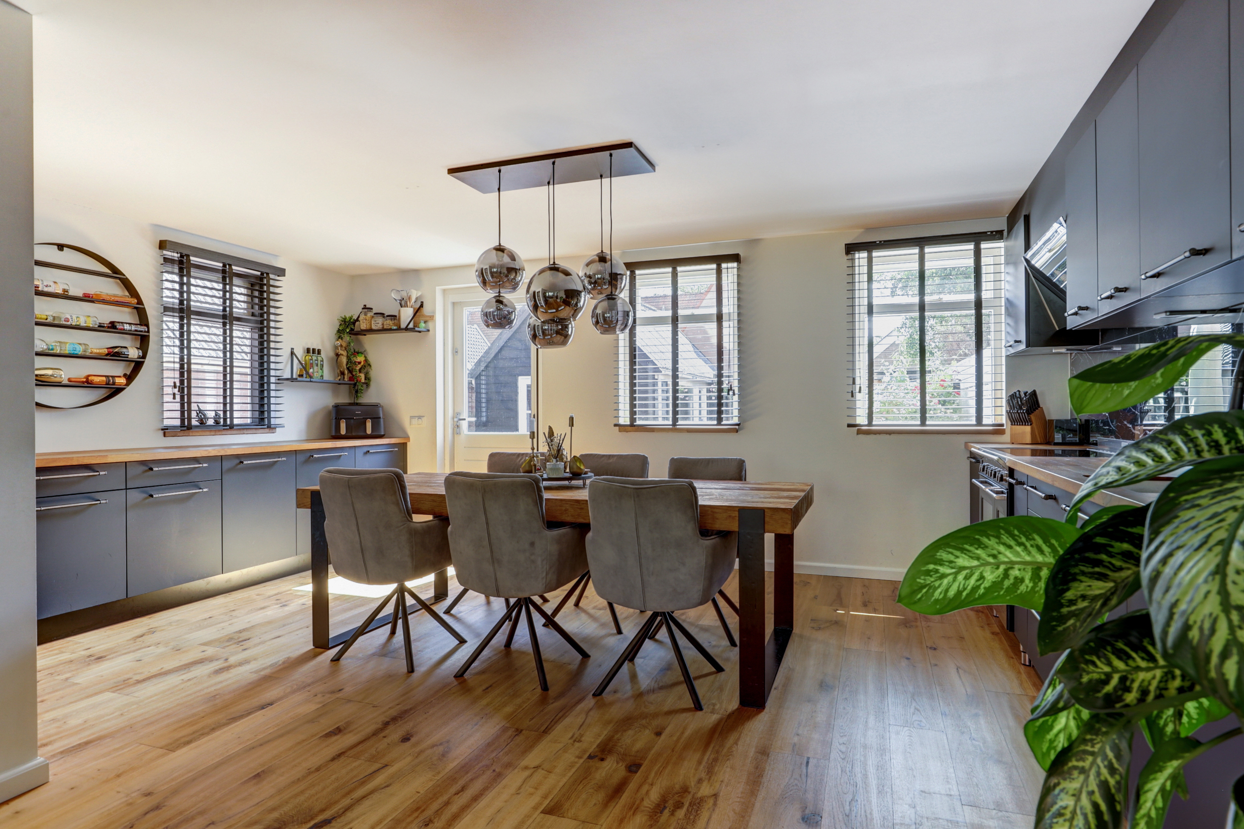 '$houseDetails->street_name'.' '.'$houseDetails->number'