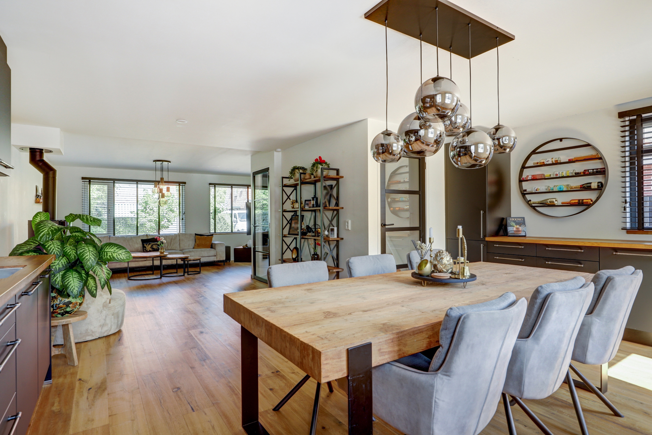 '$houseDetails->street_name'.' '.'$houseDetails->number'