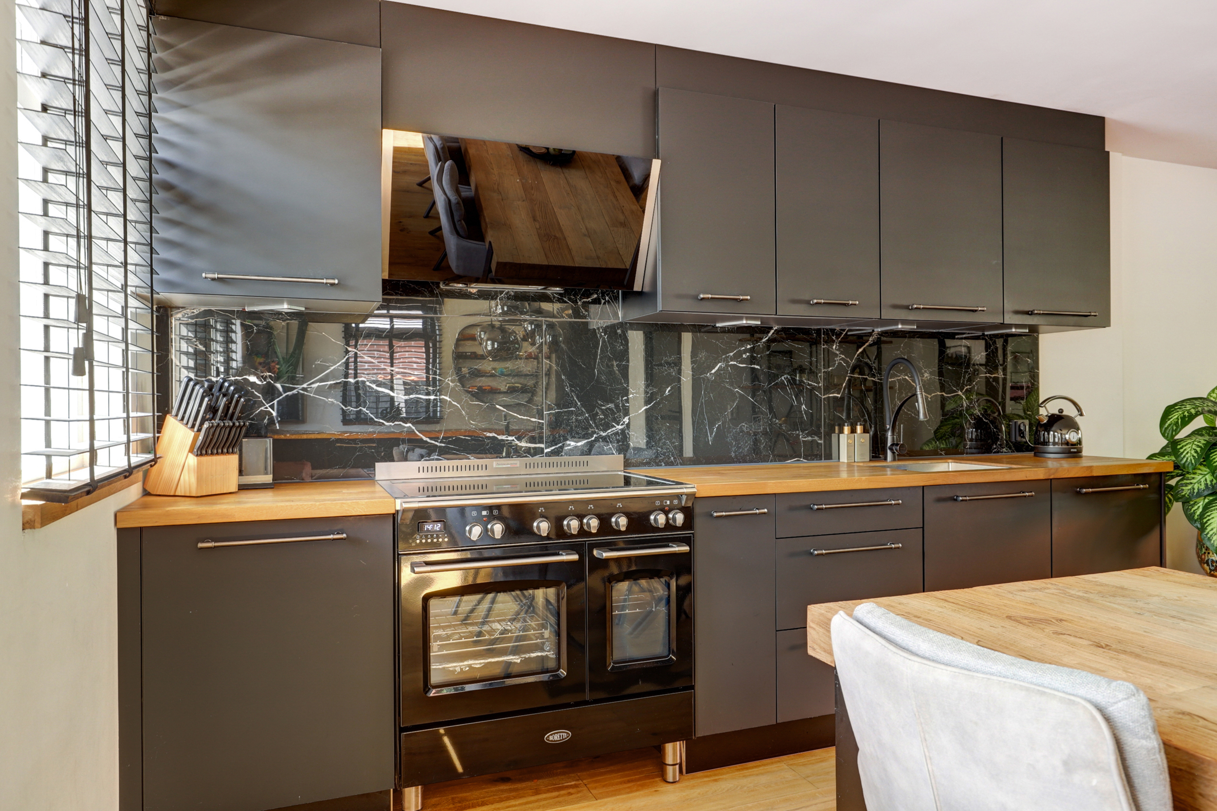 '$houseDetails->street_name'.' '.'$houseDetails->number'