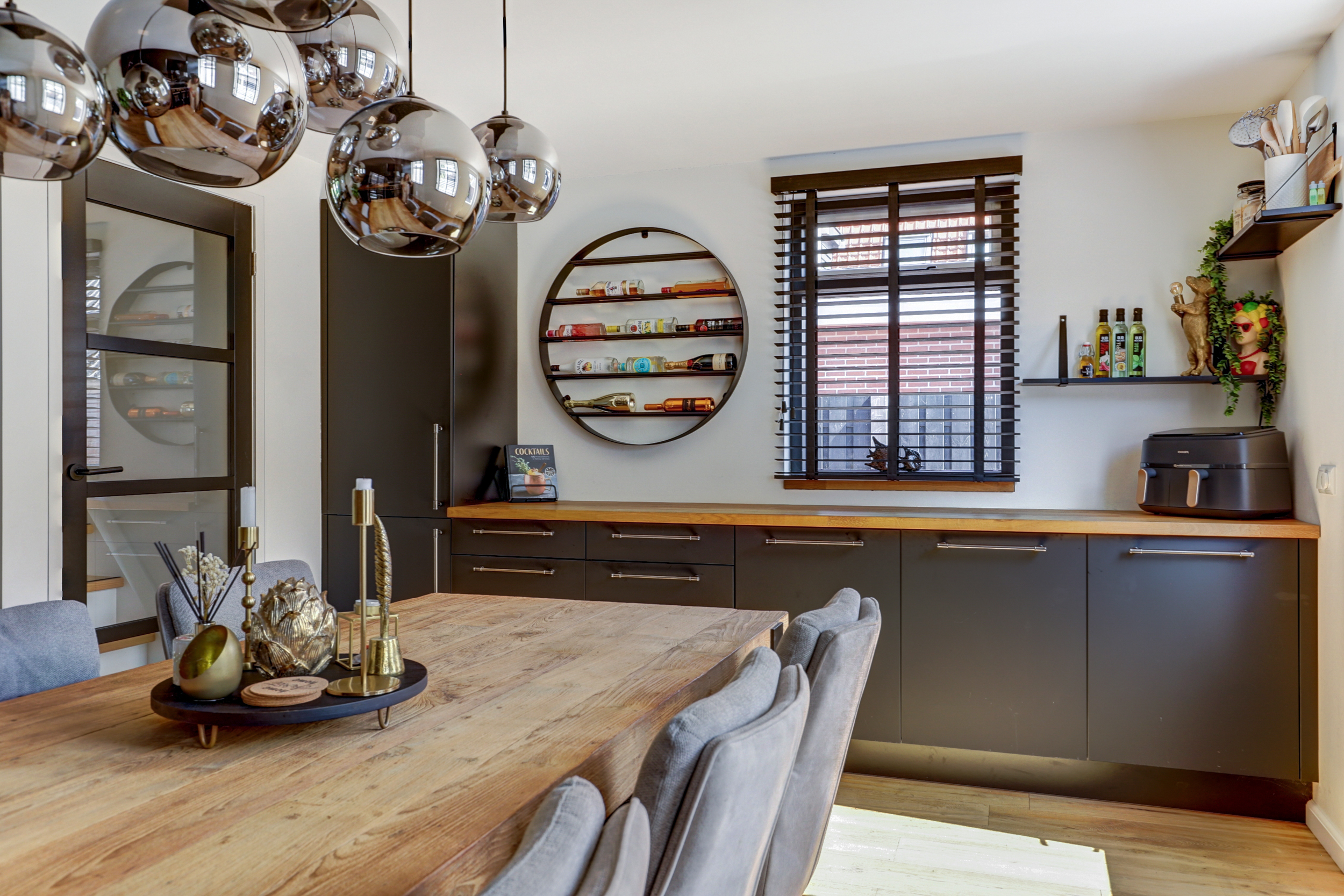 '$houseDetails->street_name'.' '.'$houseDetails->number'