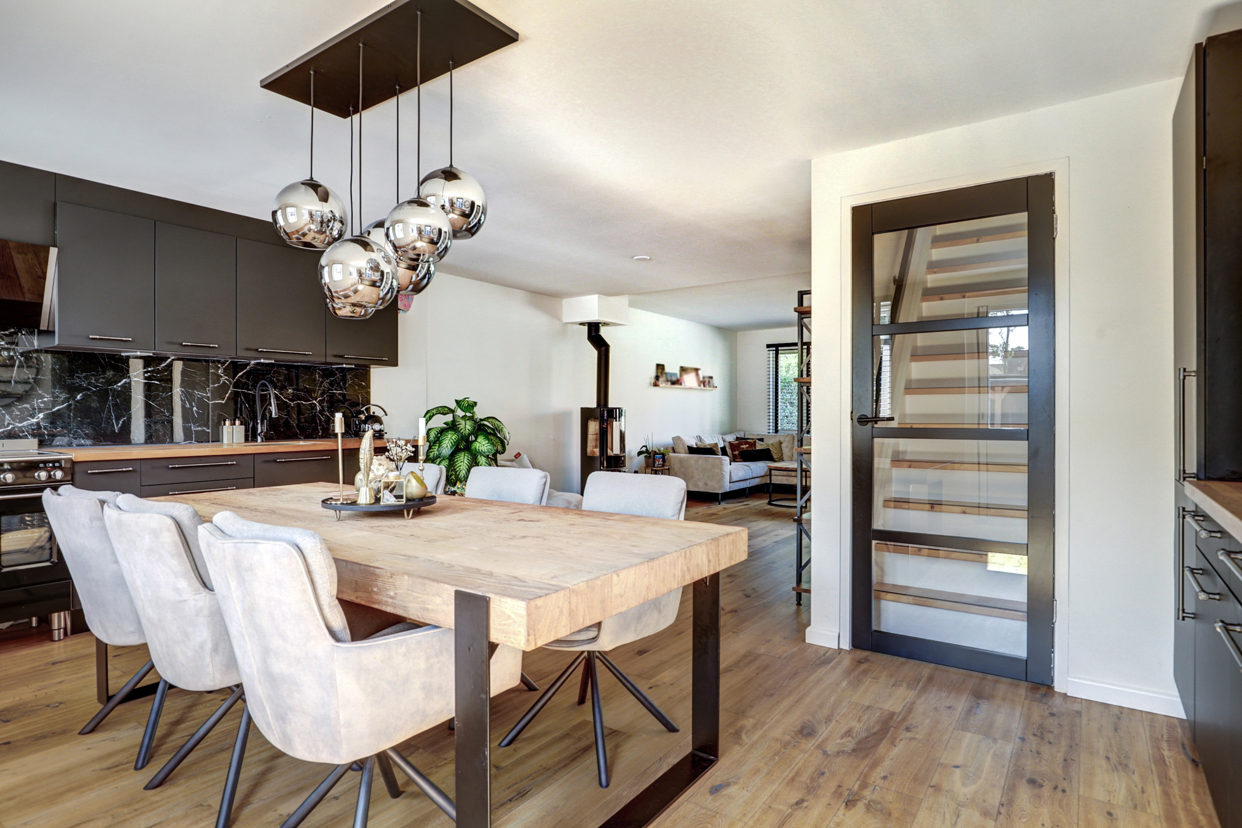 '$houseDetails->street_name'.' '.'$houseDetails->number'