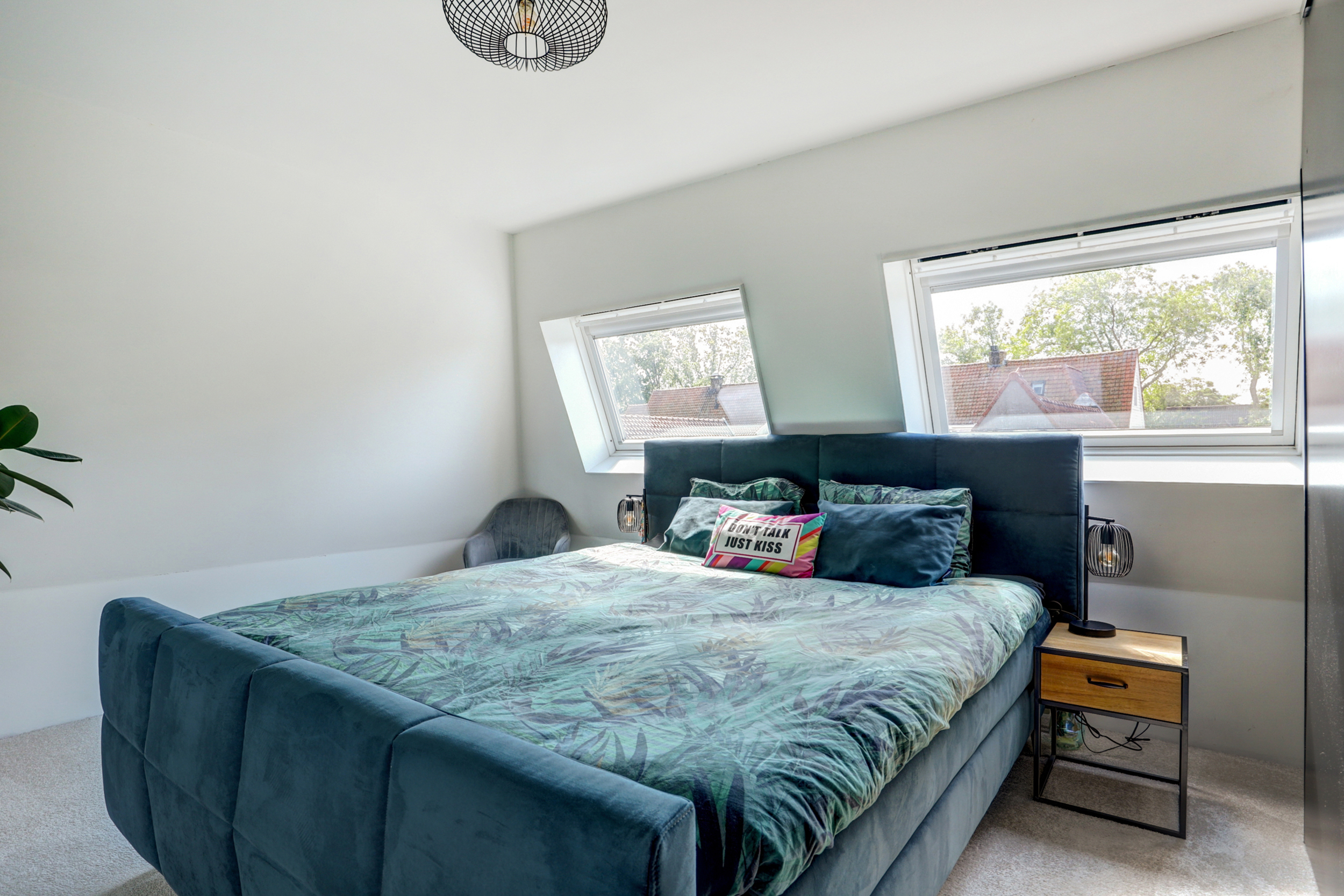 '$houseDetails->street_name'.' '.'$houseDetails->number'