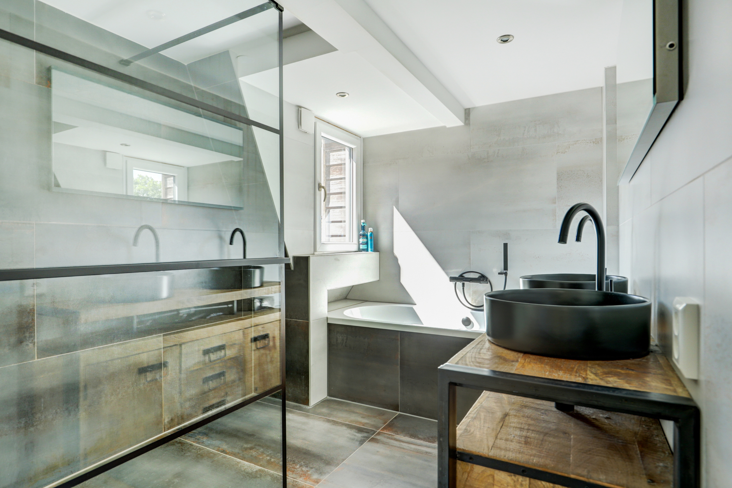 '$houseDetails->street_name'.' '.'$houseDetails->number'