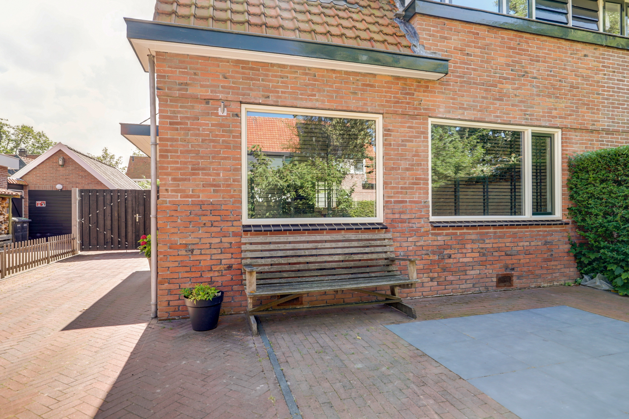 '$houseDetails->street_name'.' '.'$houseDetails->number'