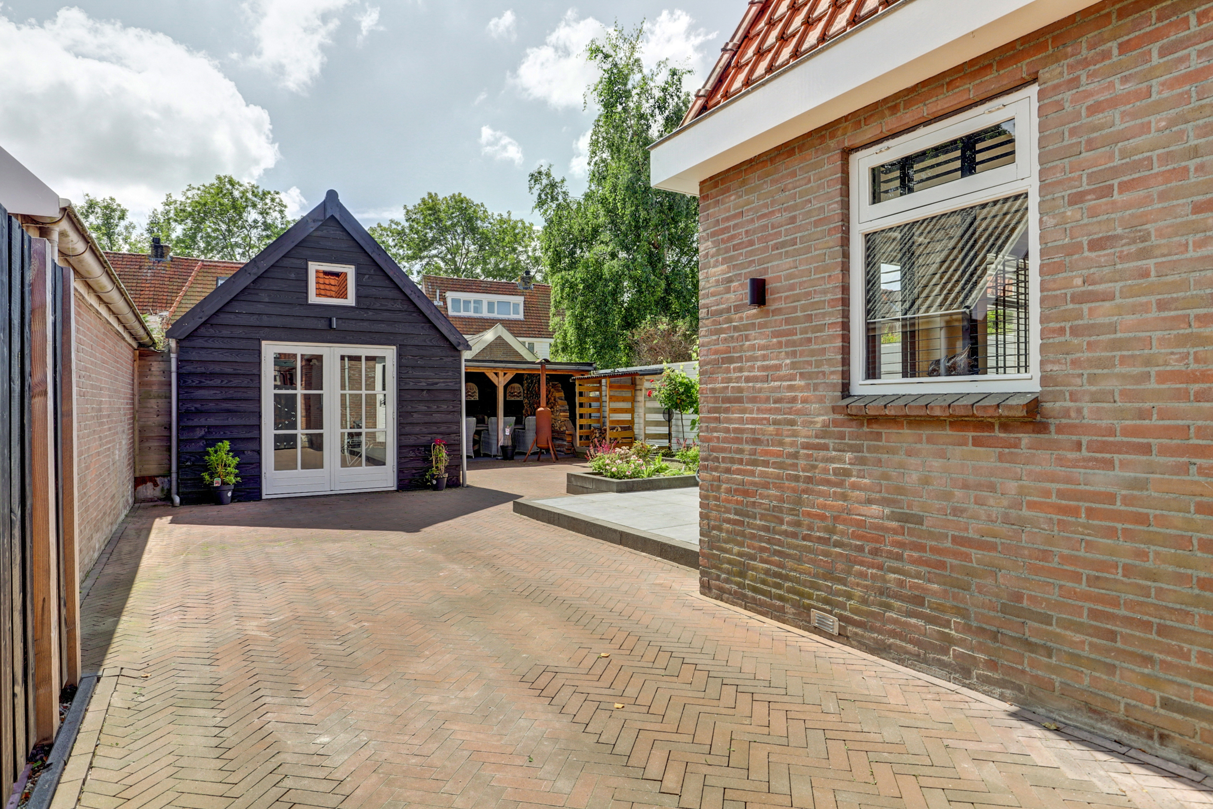 '$houseDetails->street_name'.' '.'$houseDetails->number'