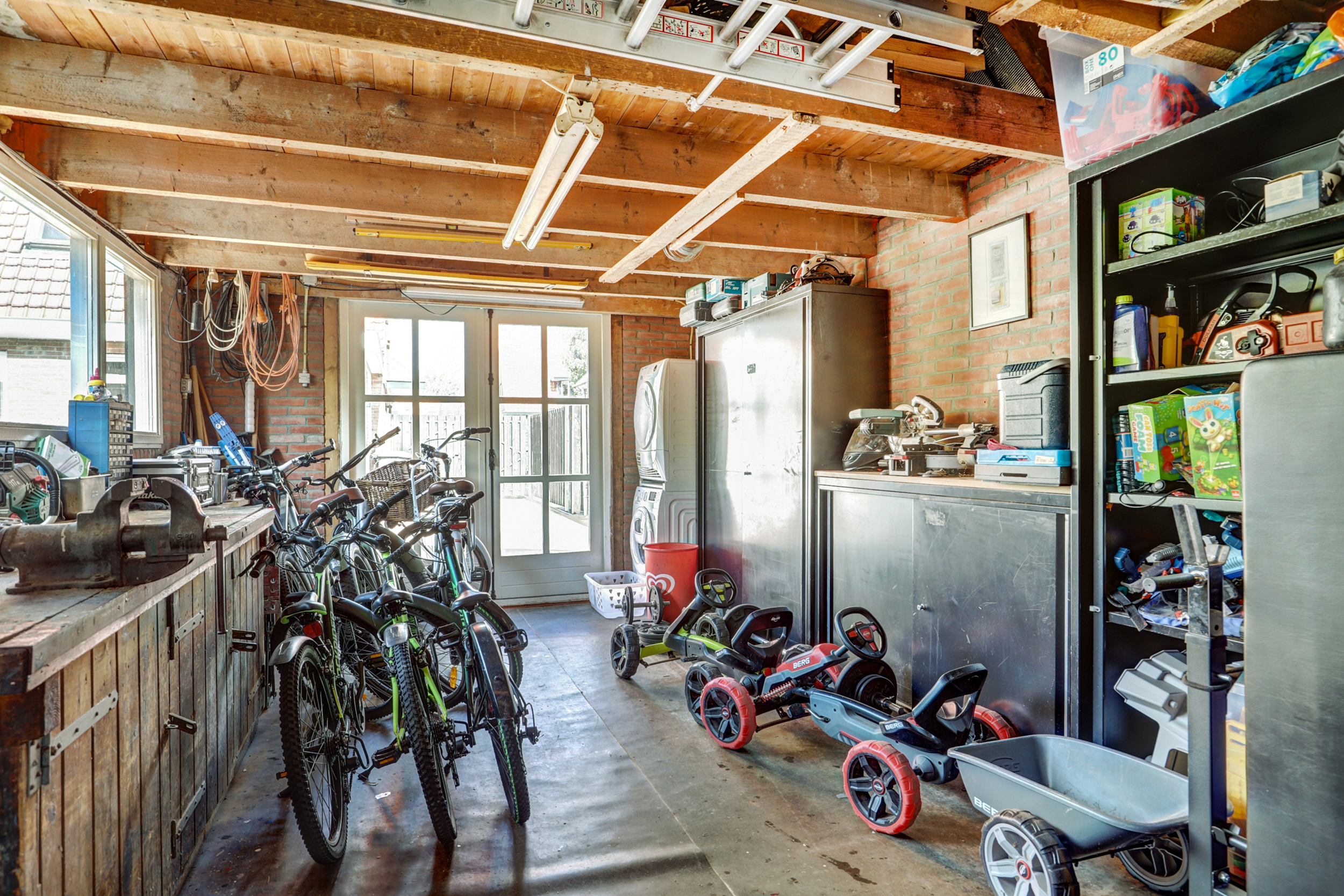 '$houseDetails->street_name'.' '.'$houseDetails->number'