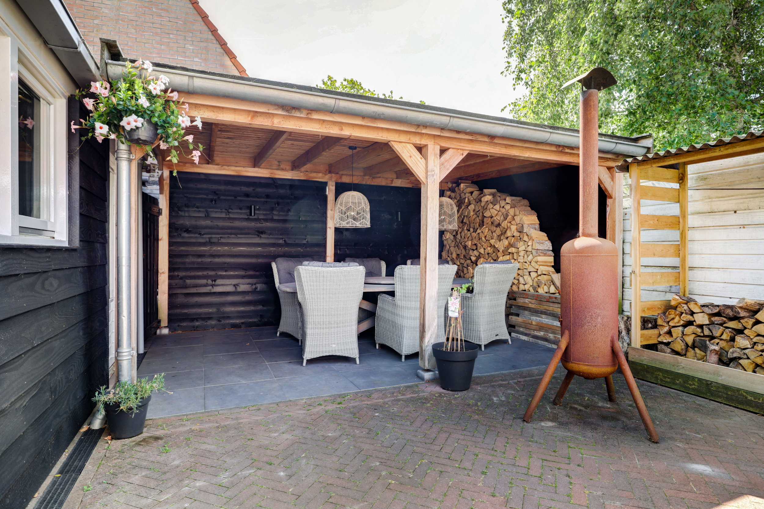 '$houseDetails->street_name'.' '.'$houseDetails->number'