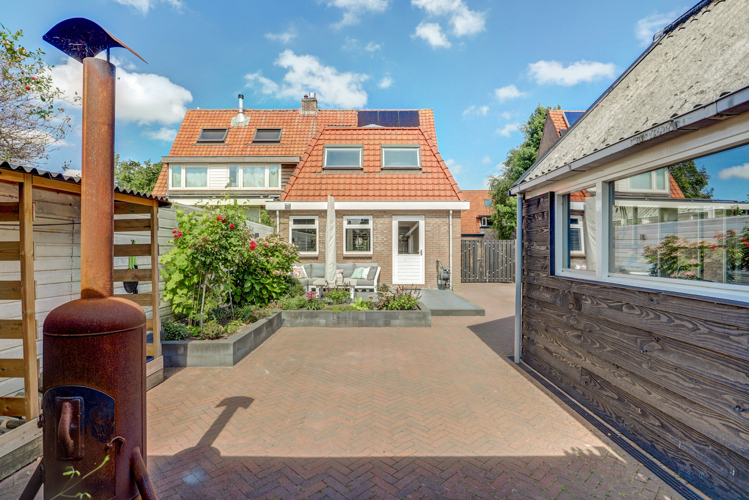 '$houseDetails->street_name'.' '.'$houseDetails->number'