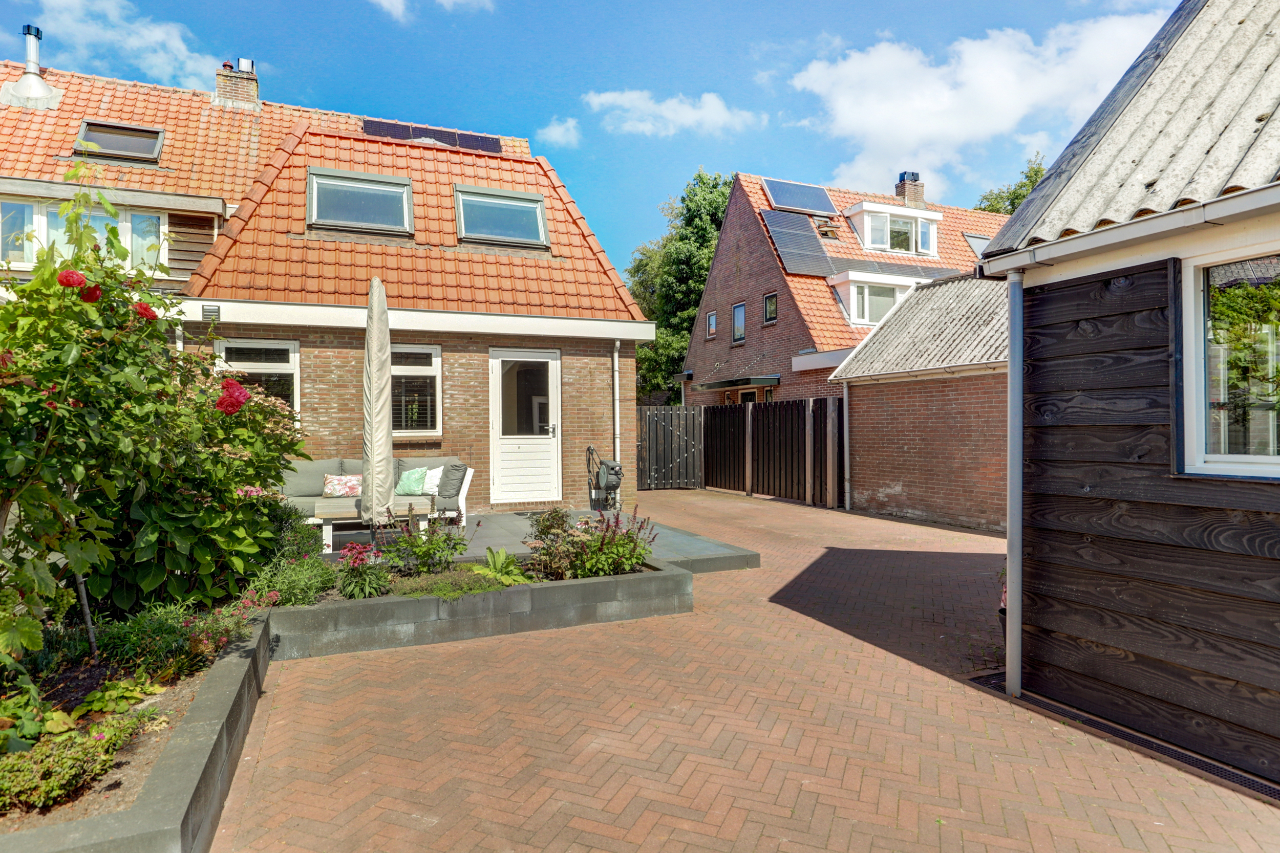 '$houseDetails->street_name'.' '.'$houseDetails->number'