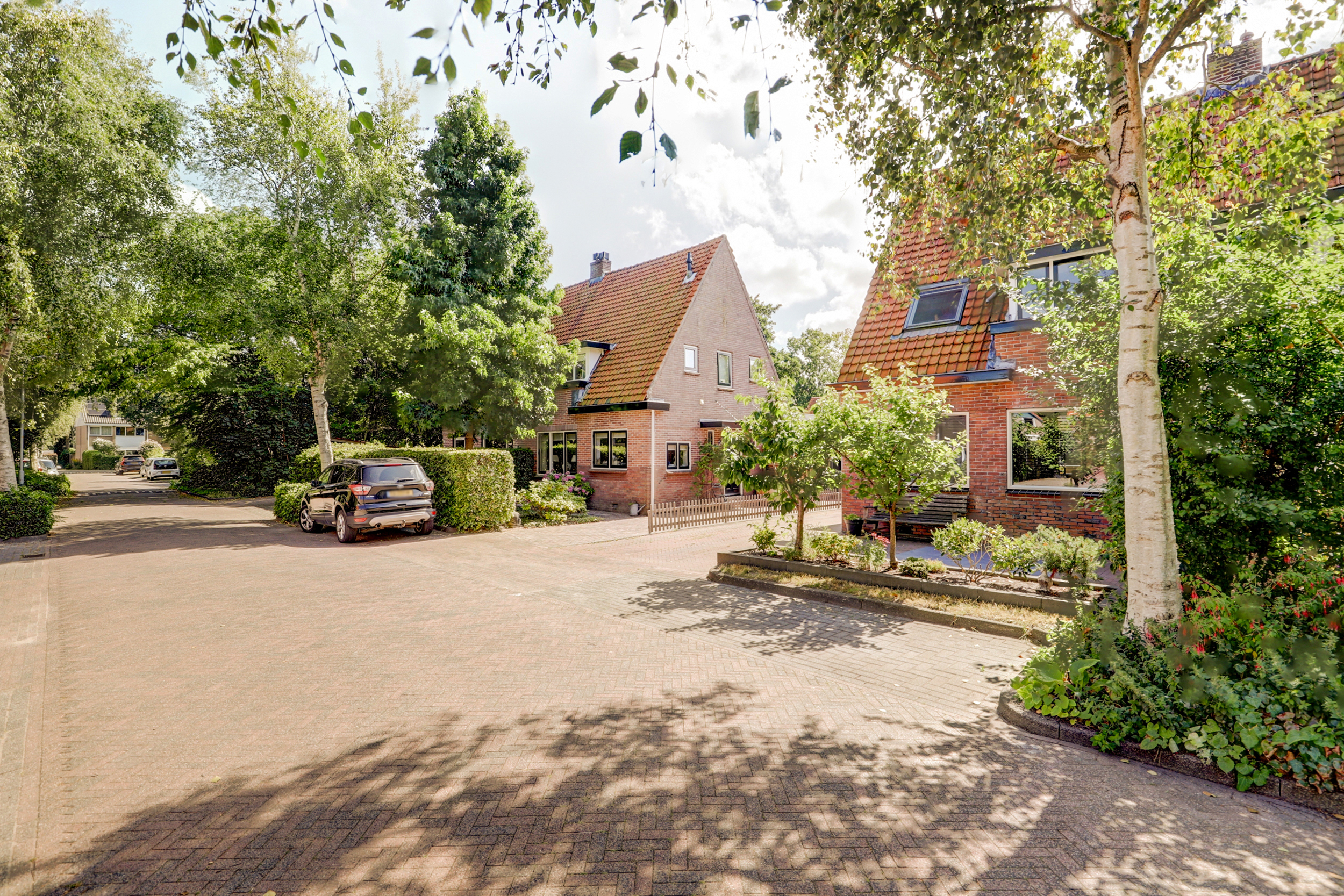 '$houseDetails->street_name'.' '.'$houseDetails->number'